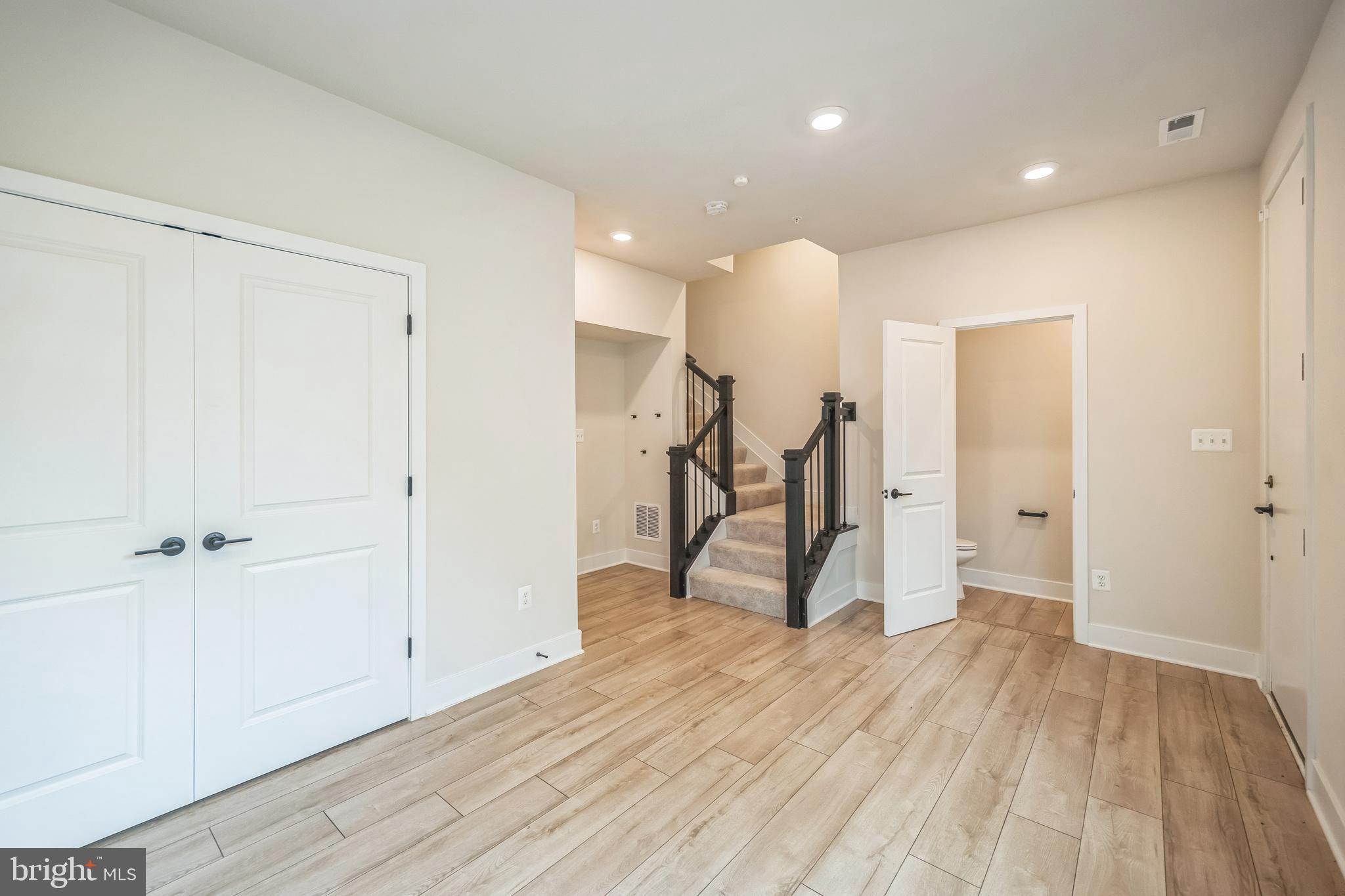 MEDFIELD - Residential