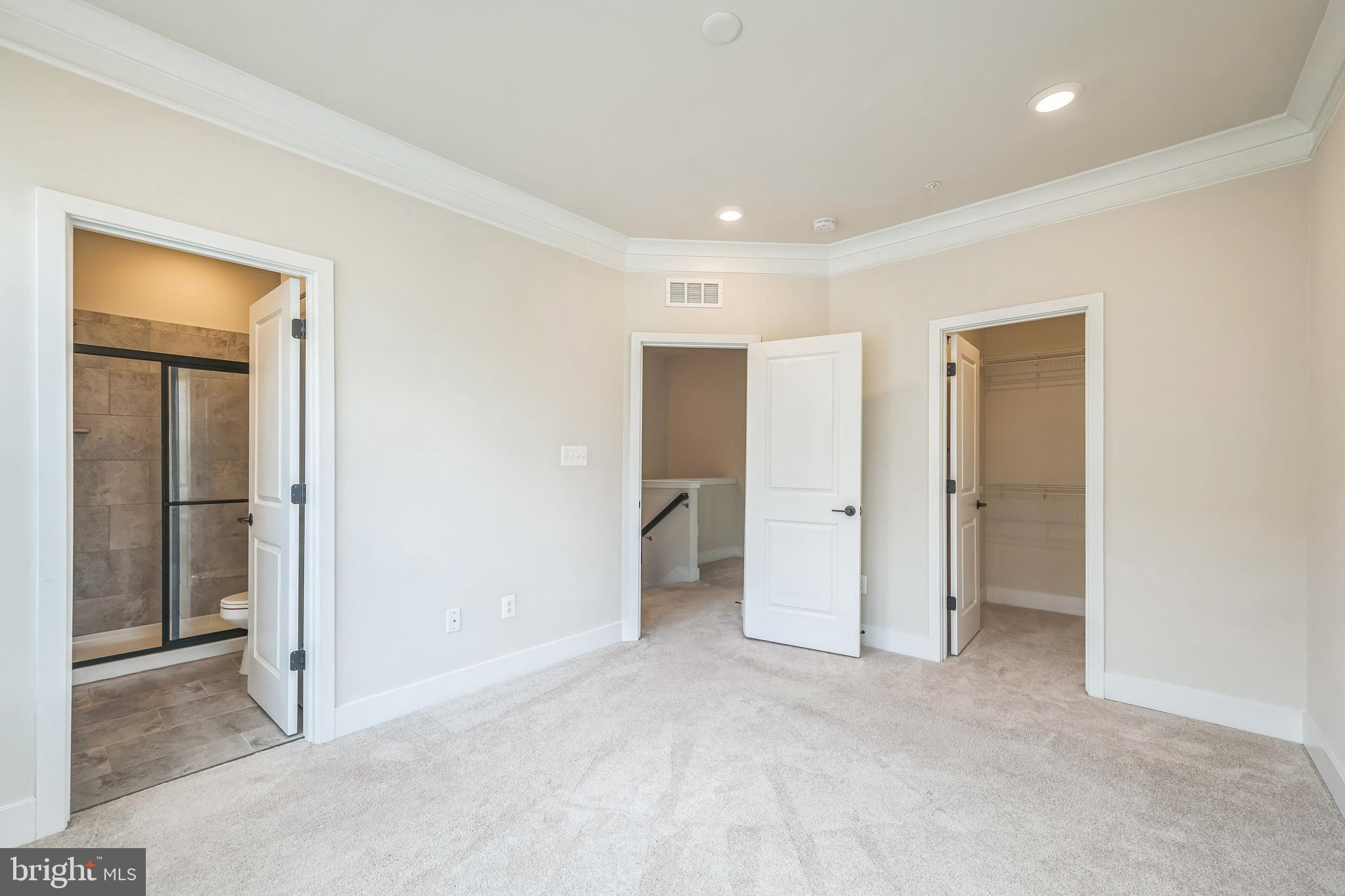 MEDFIELD - Residential