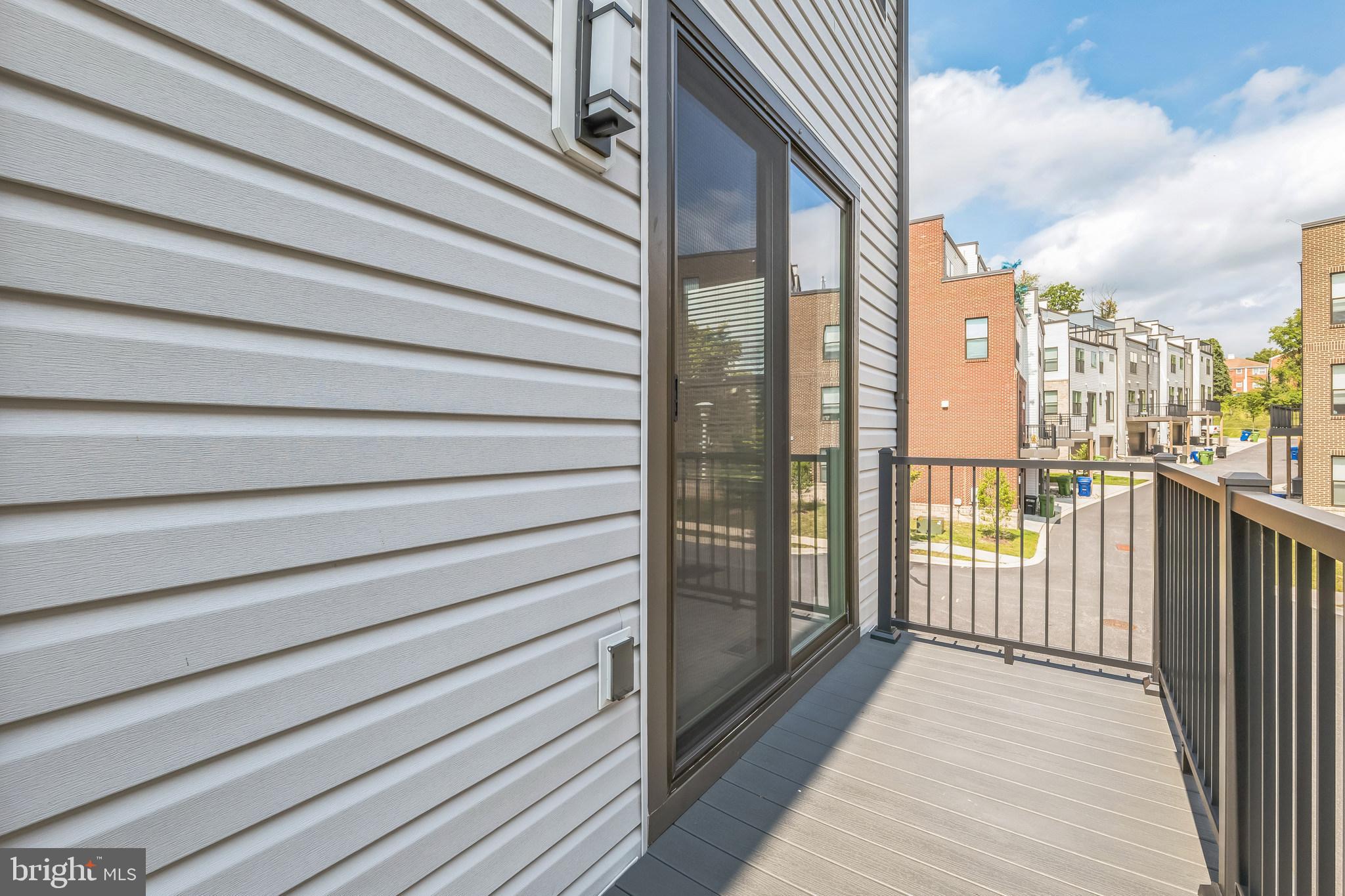 MEDFIELD - Residential