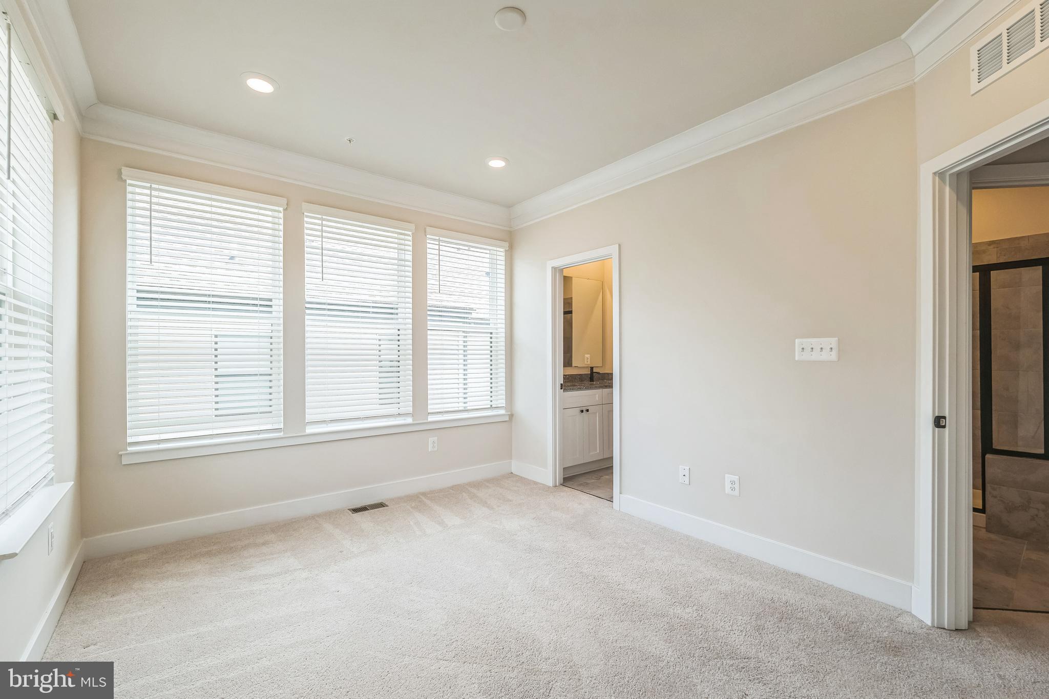 MEDFIELD - Residential