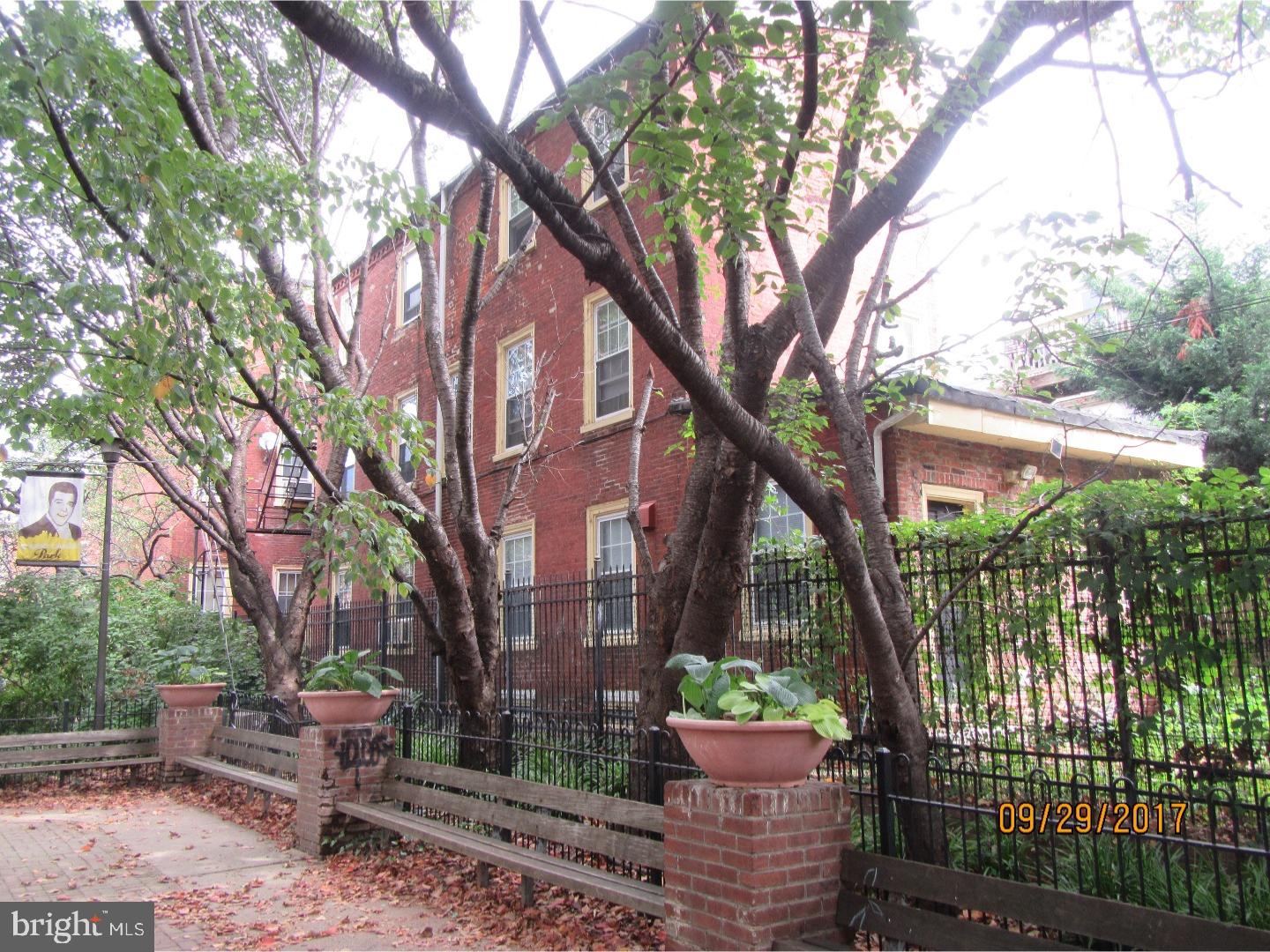 QUEEN VILLAGE - Residential