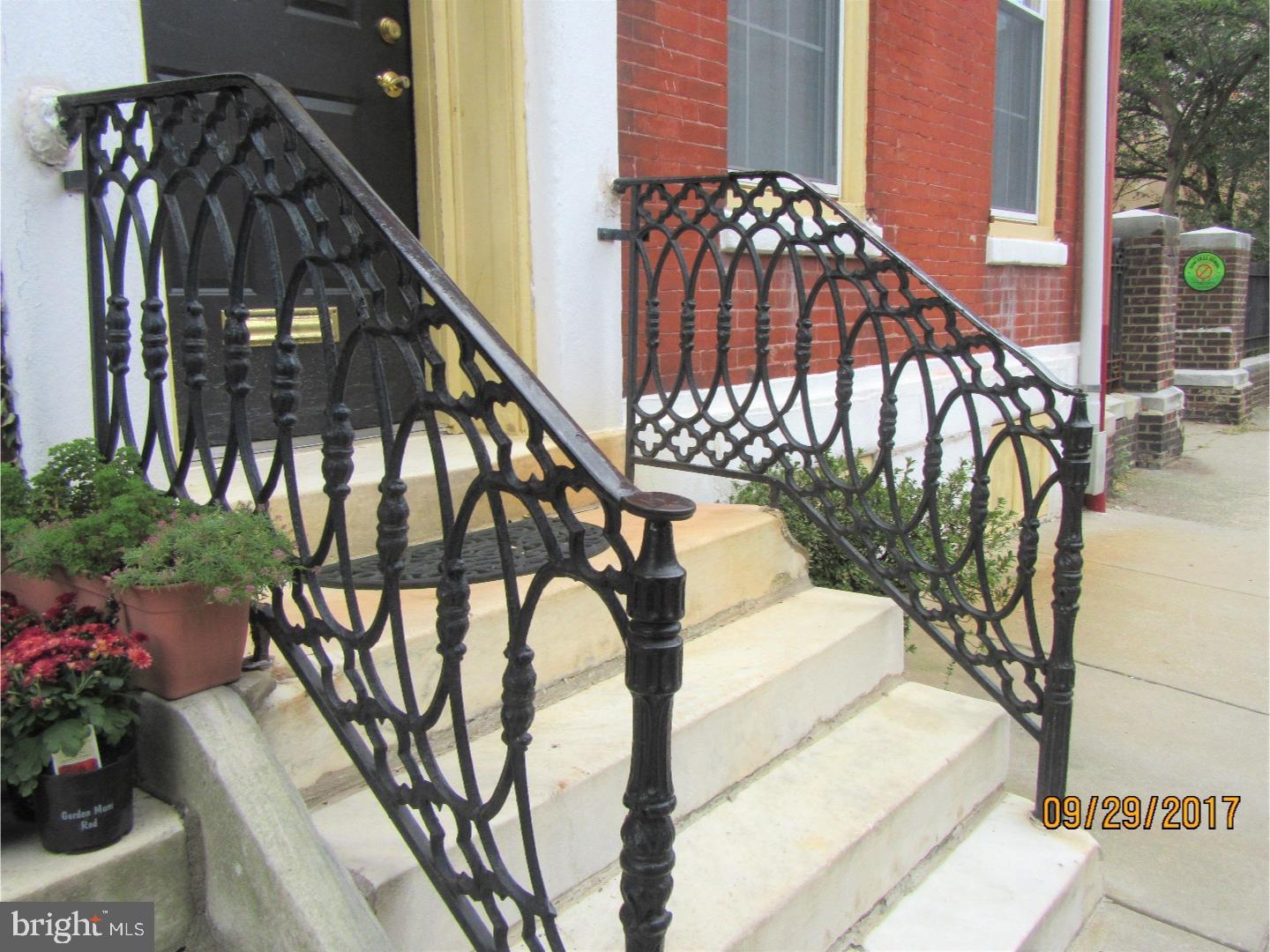 QUEEN VILLAGE - Residential