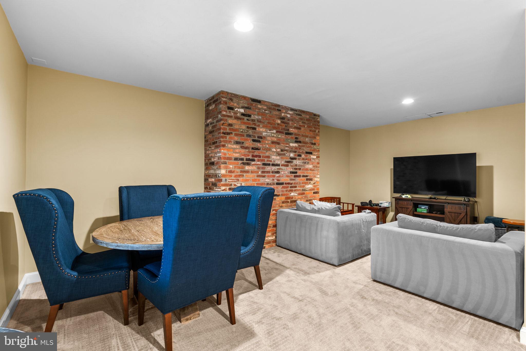 GLEN MILL KNOLLS - Residential