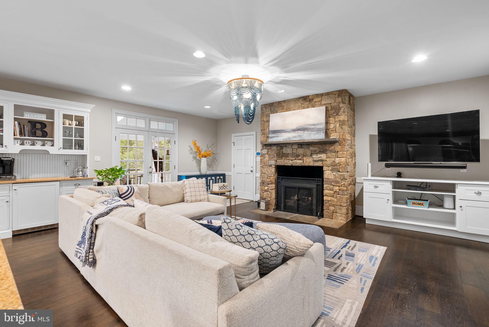 GLEN MILL KNOLLS - Residential