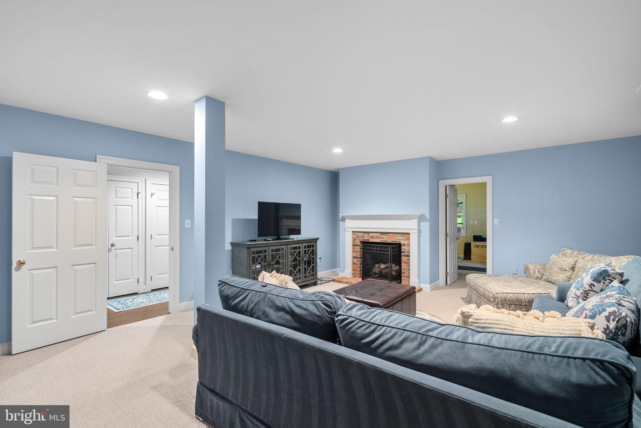 GLEN MILL KNOLLS - Residential