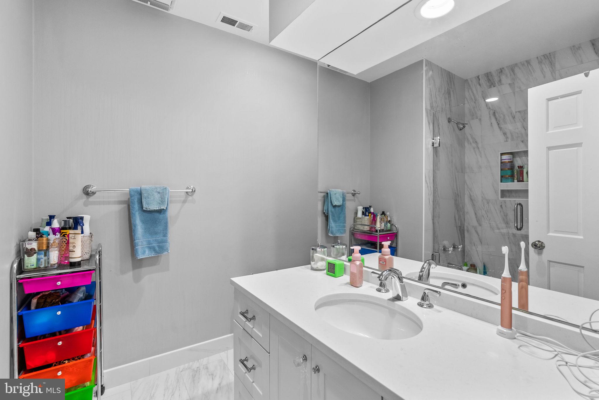 GLEN MILL KNOLLS - Residential