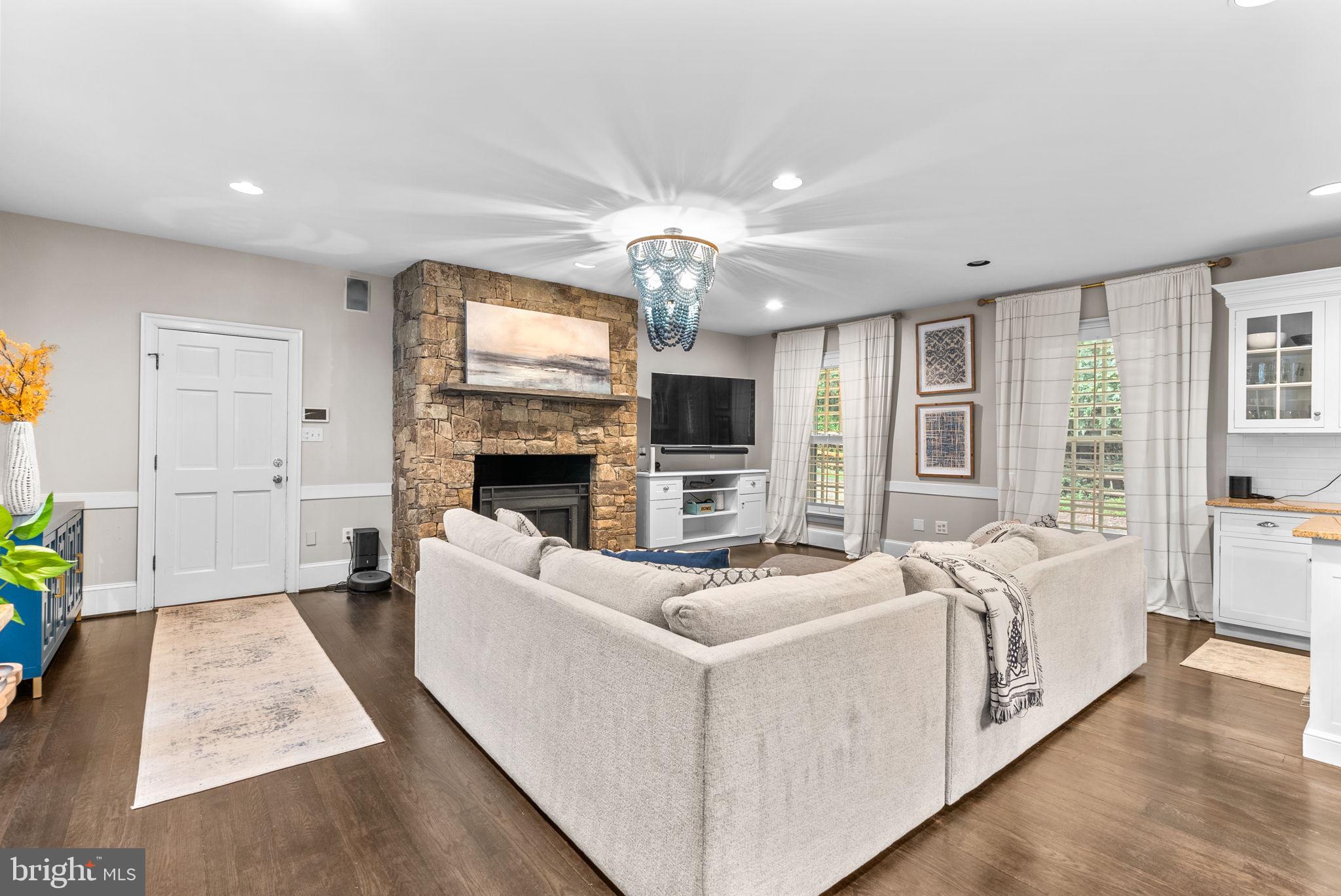 GLEN MILL KNOLLS - Residential