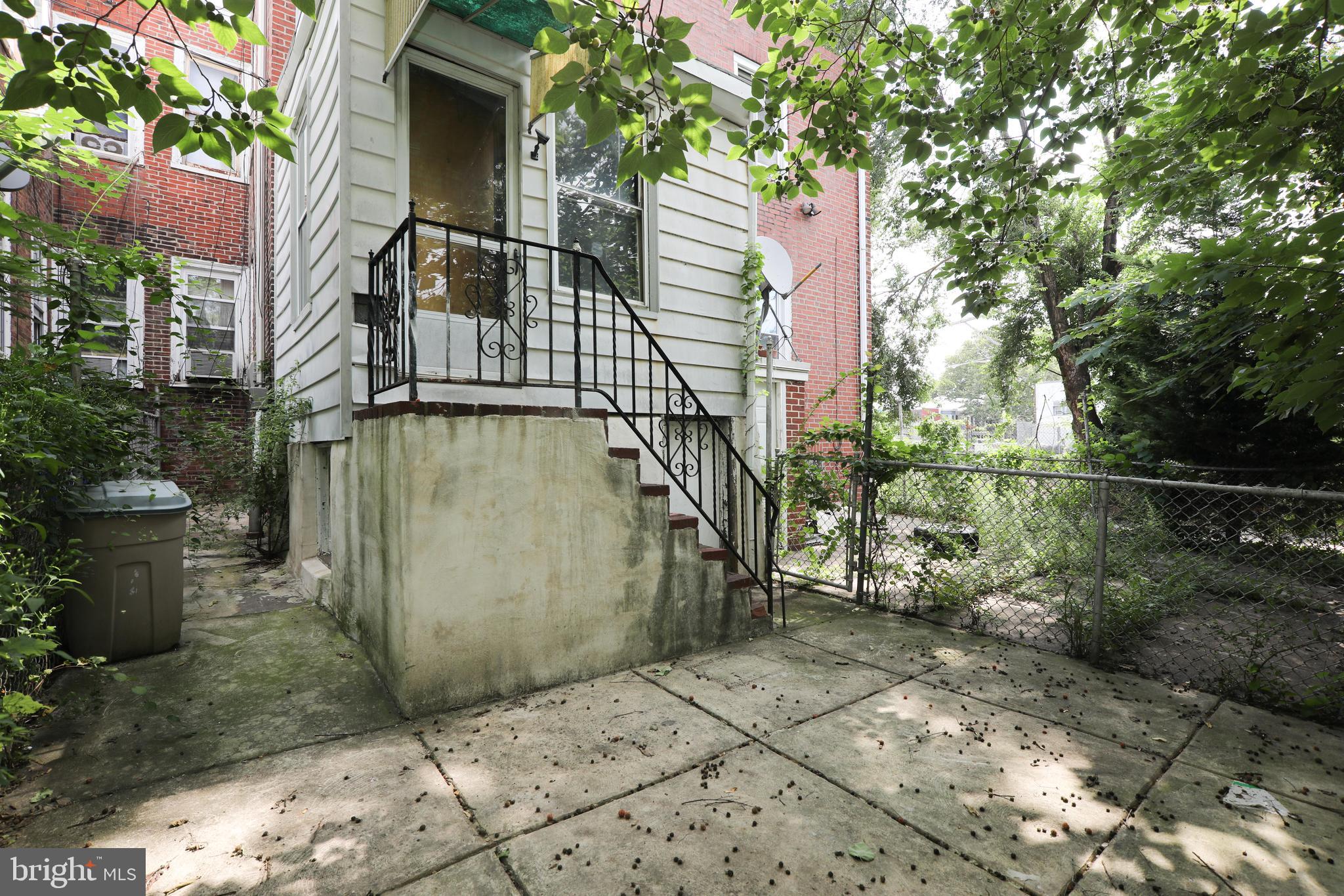 ELMWOOD PARK - Residential