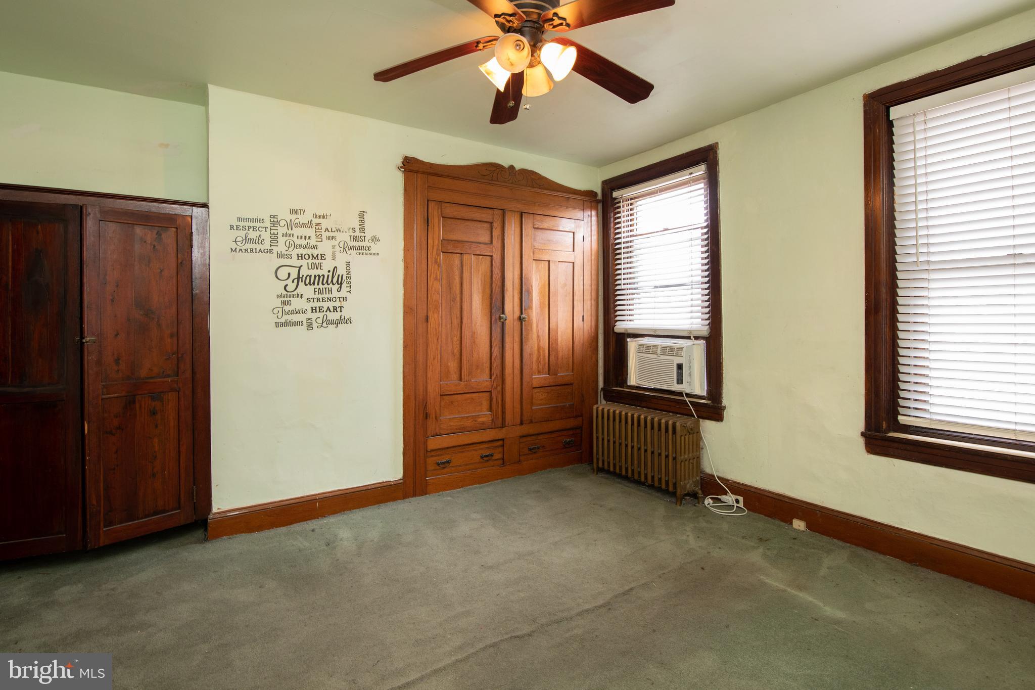 ELMWOOD PARK - Residential