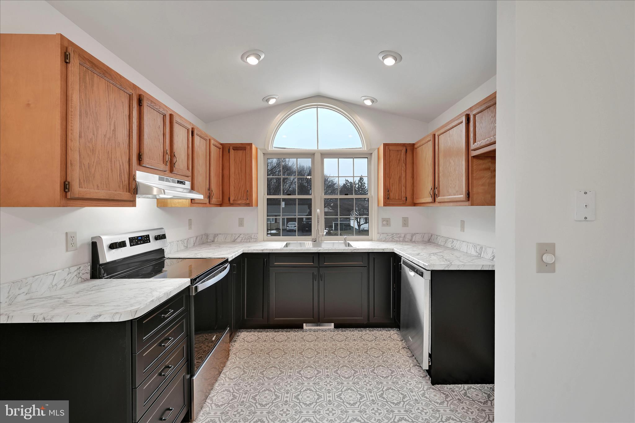 OAK HILLS - Residential