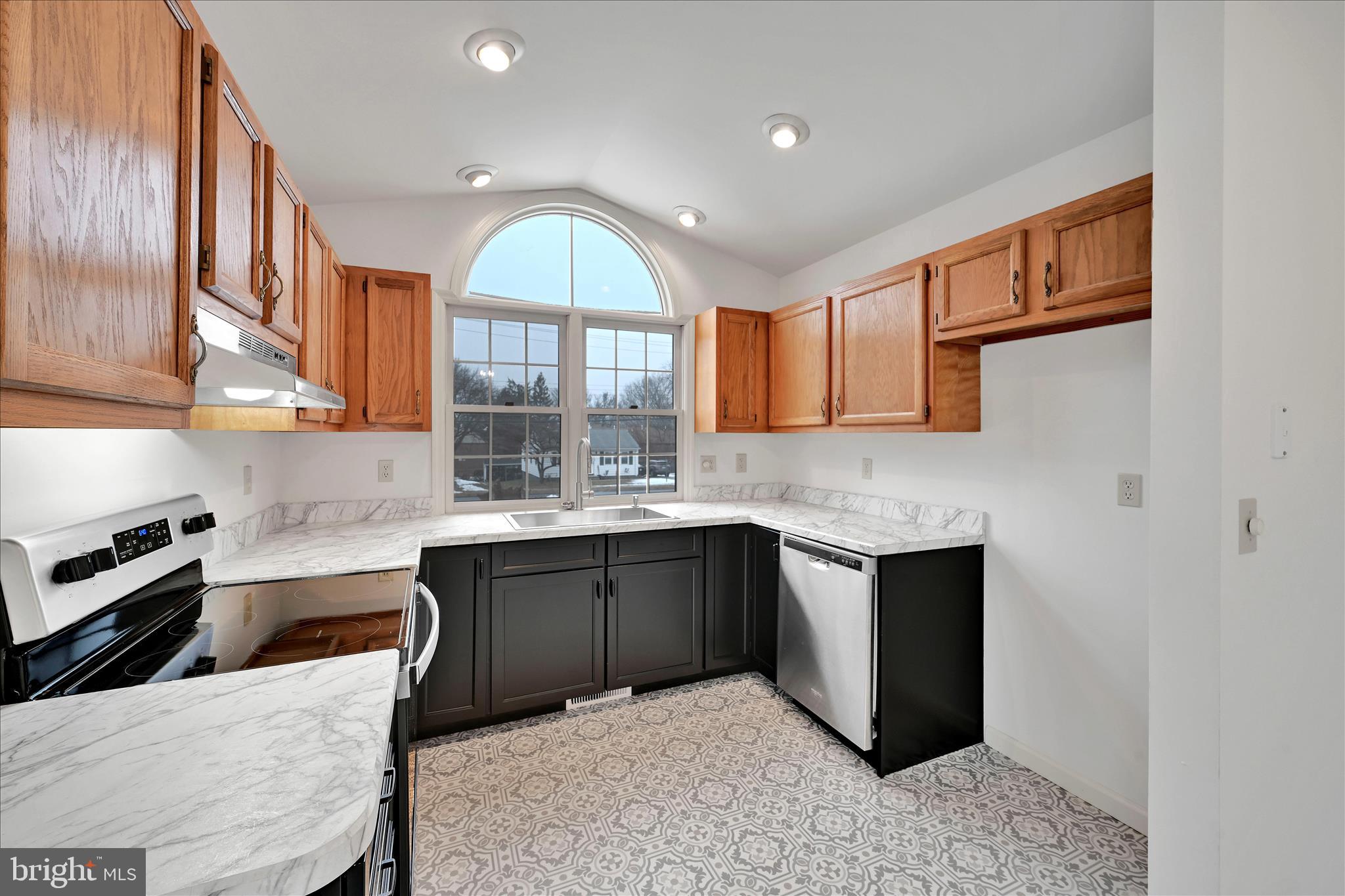 OAK HILLS - Residential