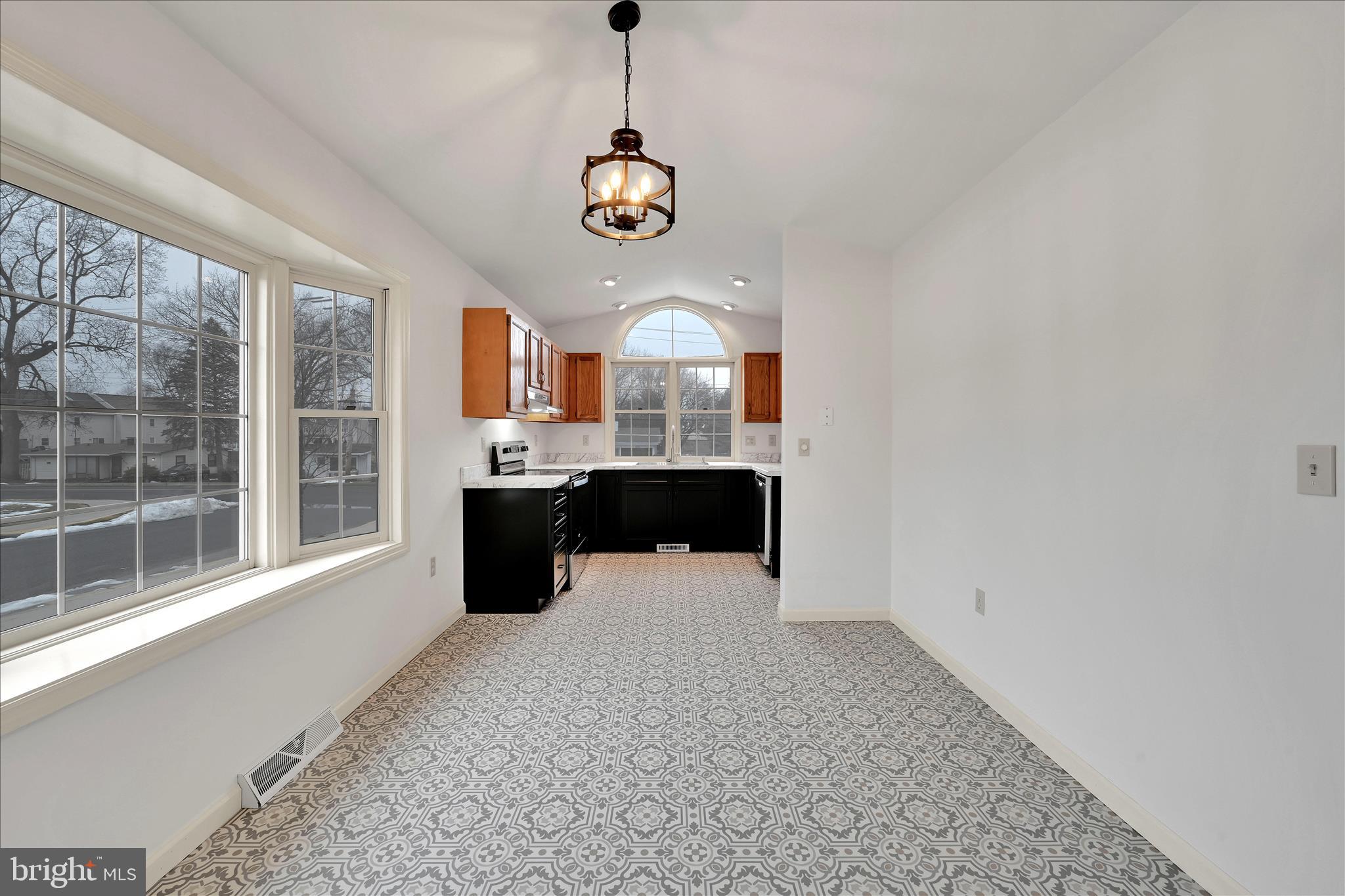 OAK HILLS - Residential