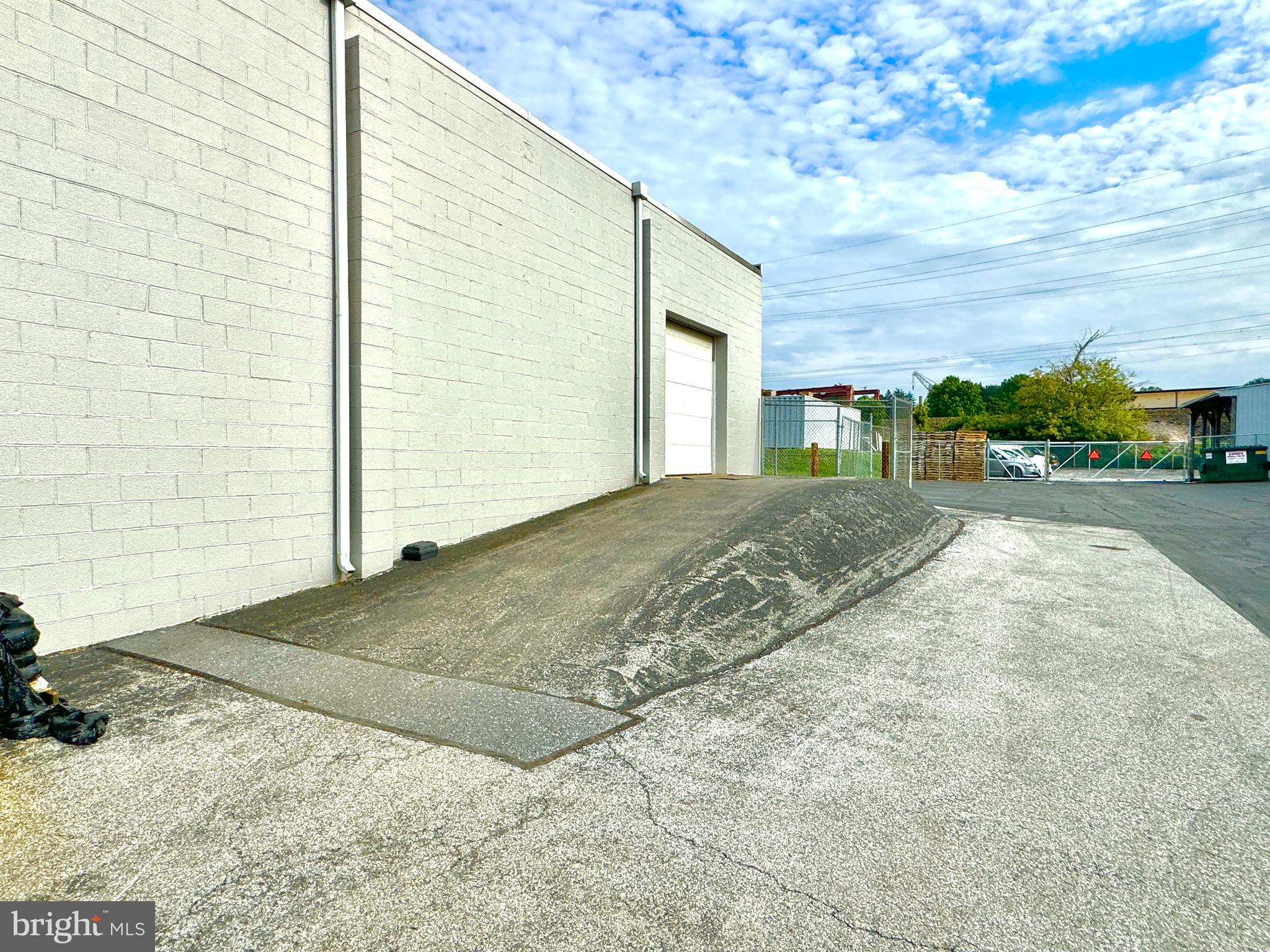 COMMERCE PARK - Commercial Lease