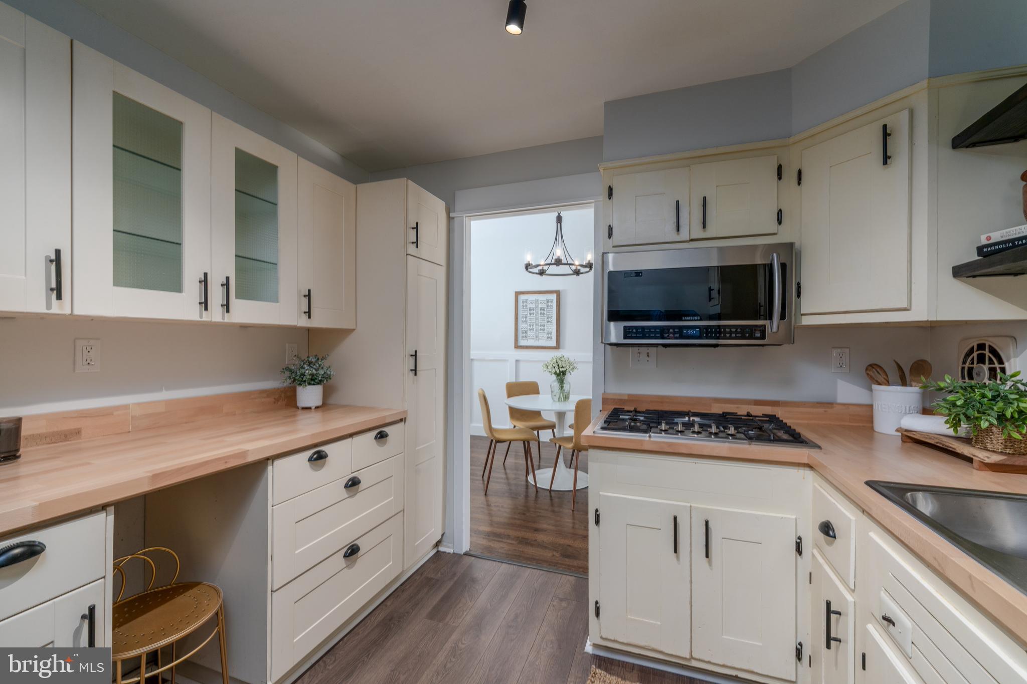 CRESTWOOD - Residential