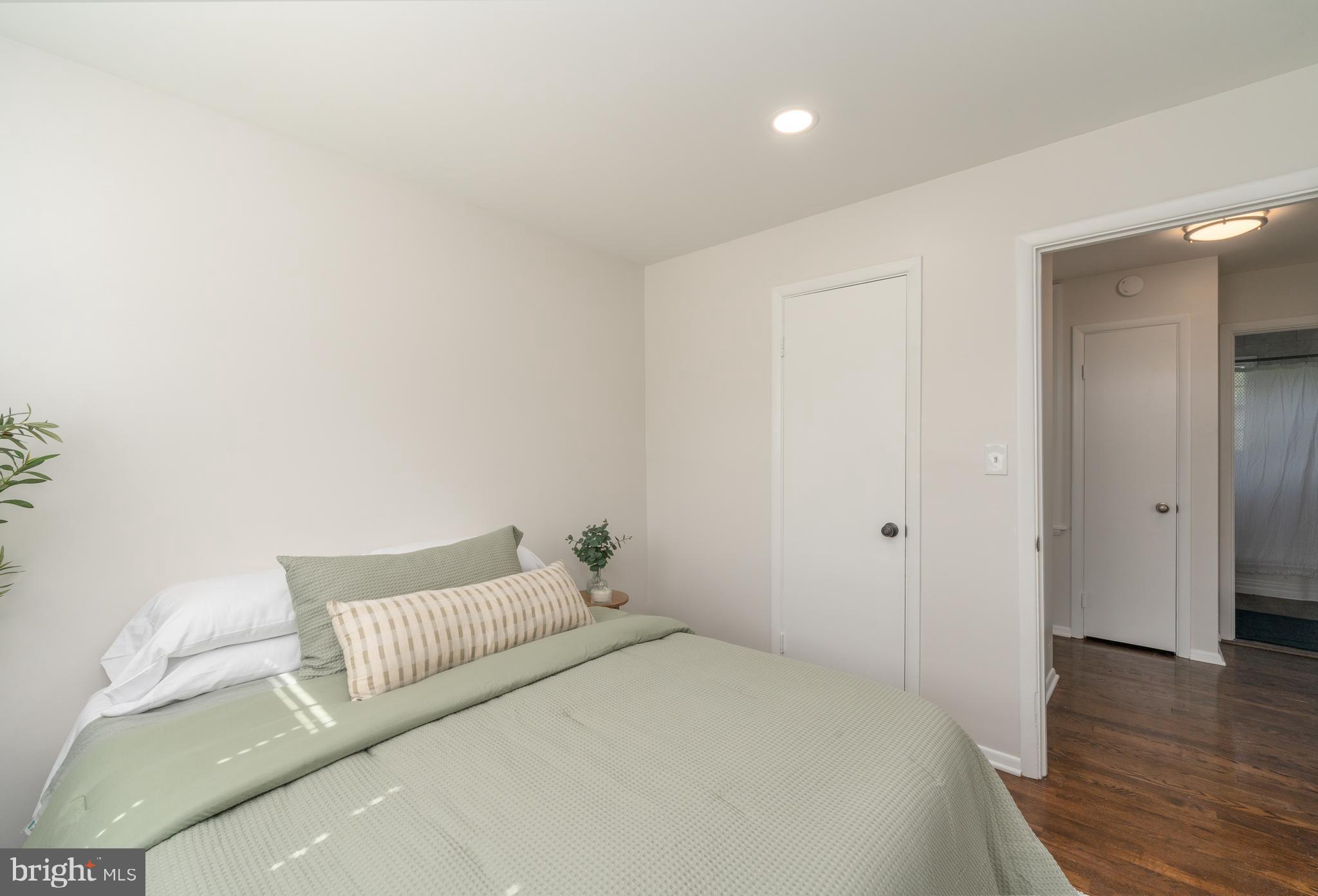 CRESTWOOD - Residential