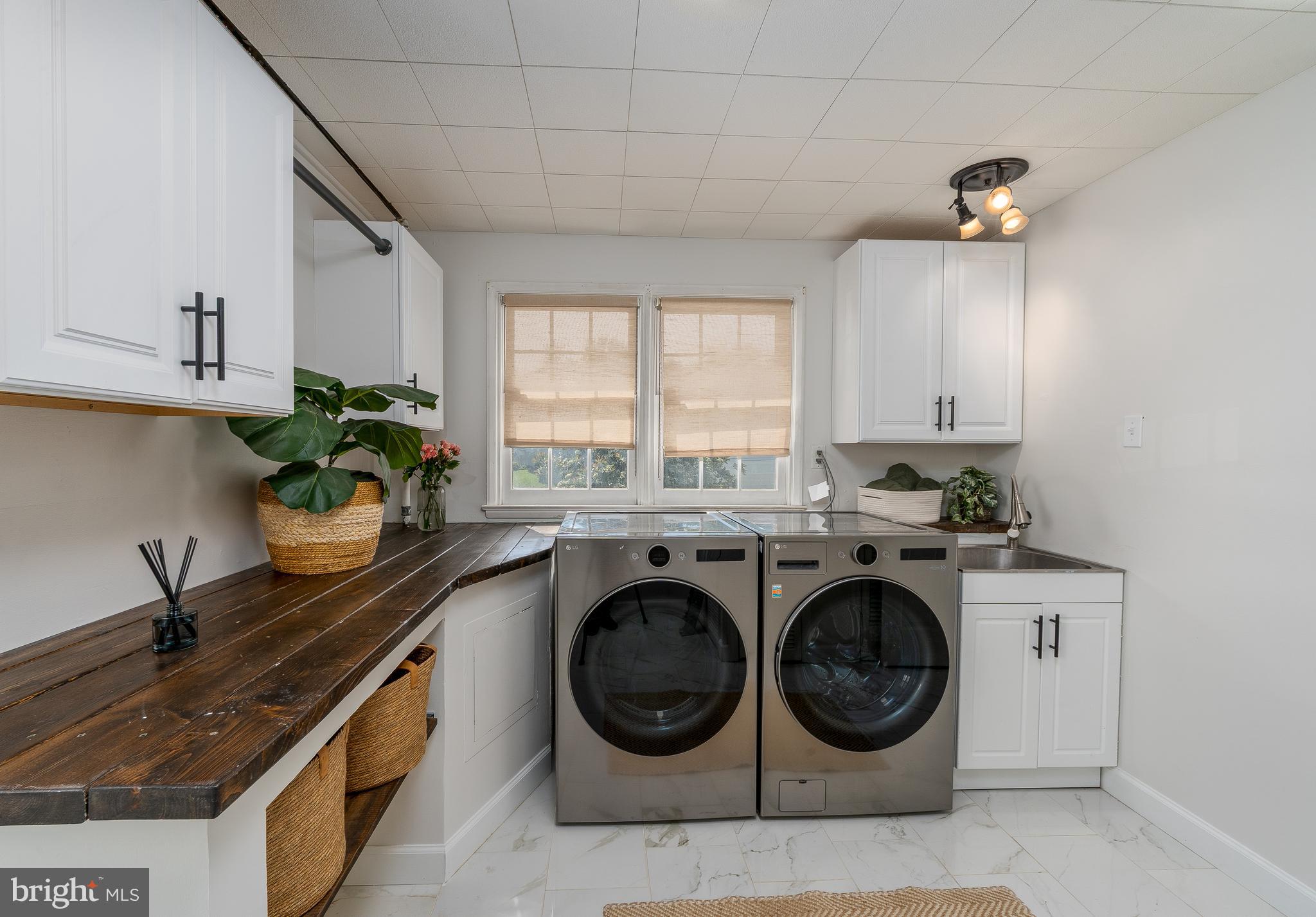 CRESTWOOD - Residential
