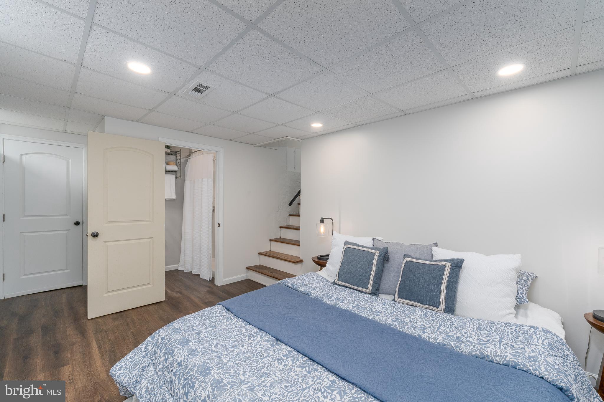 CRESTWOOD - Residential