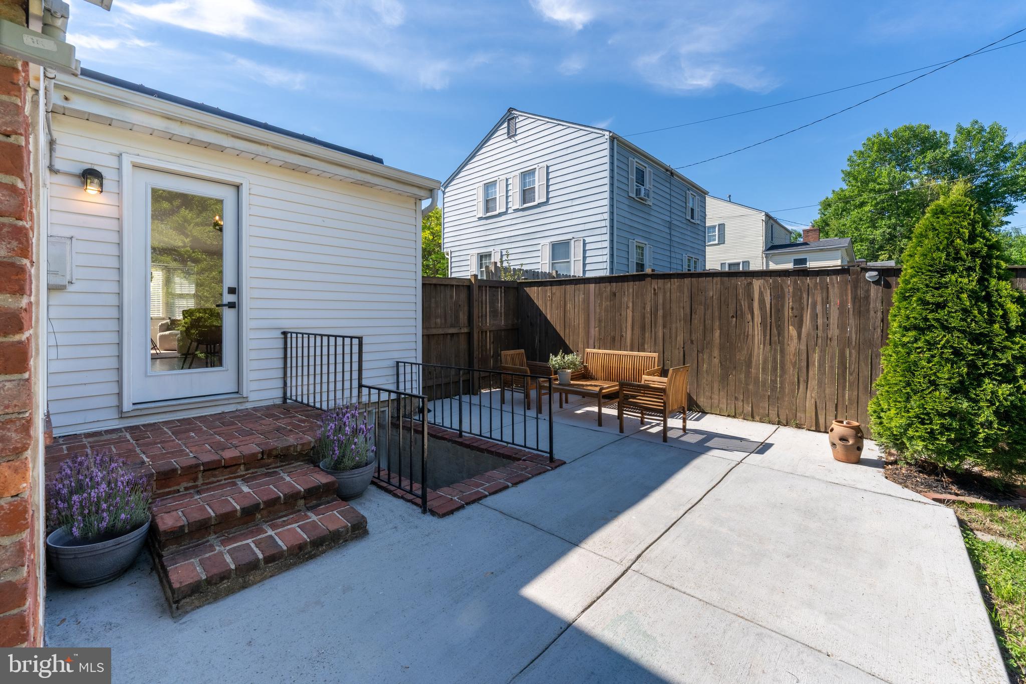 CRESTWOOD - Residential