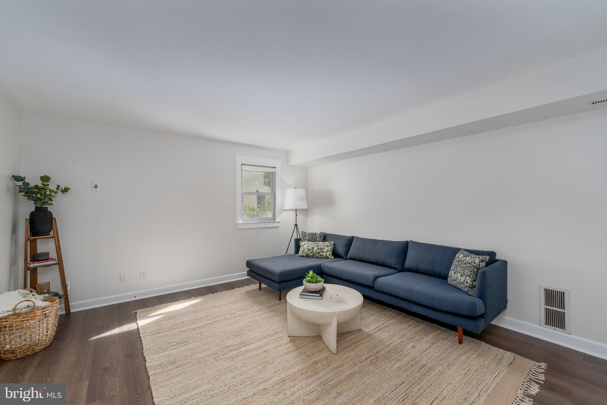 CRESTWOOD - Residential