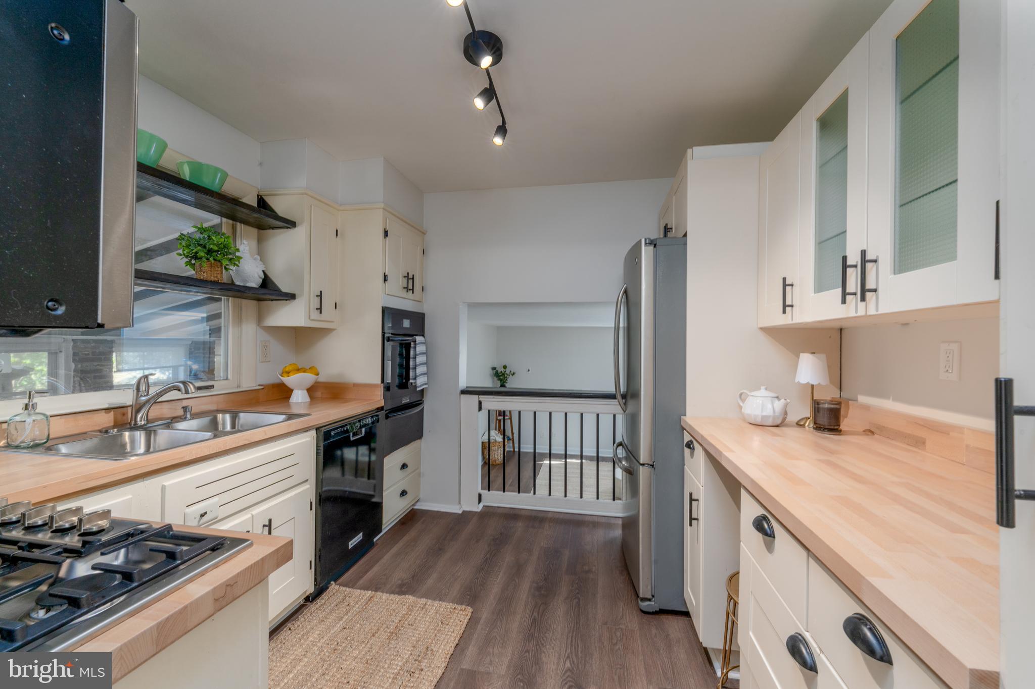 CRESTWOOD - Residential