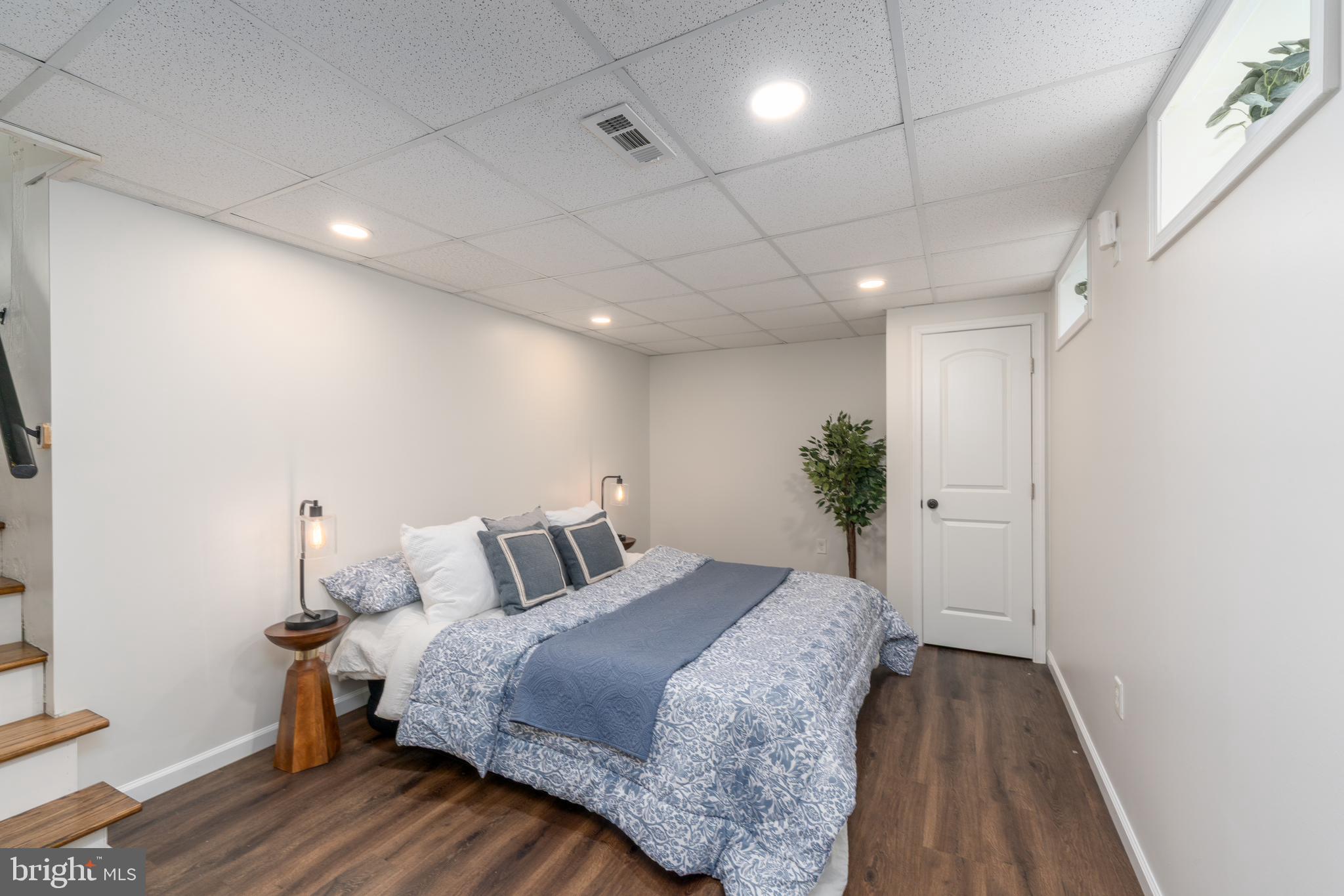CRESTWOOD - Residential