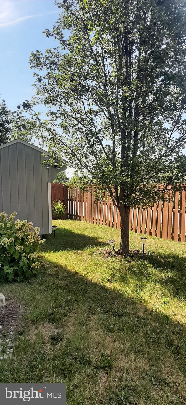 THE TOWNES OF RIDGEWAY - Residential Lease