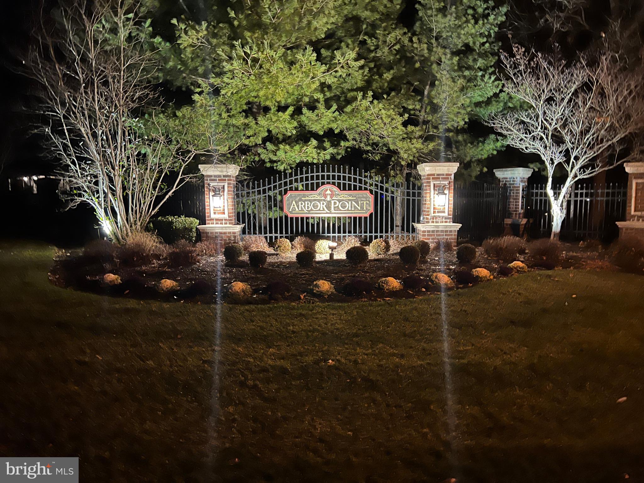 ARBOR POINT - Residential