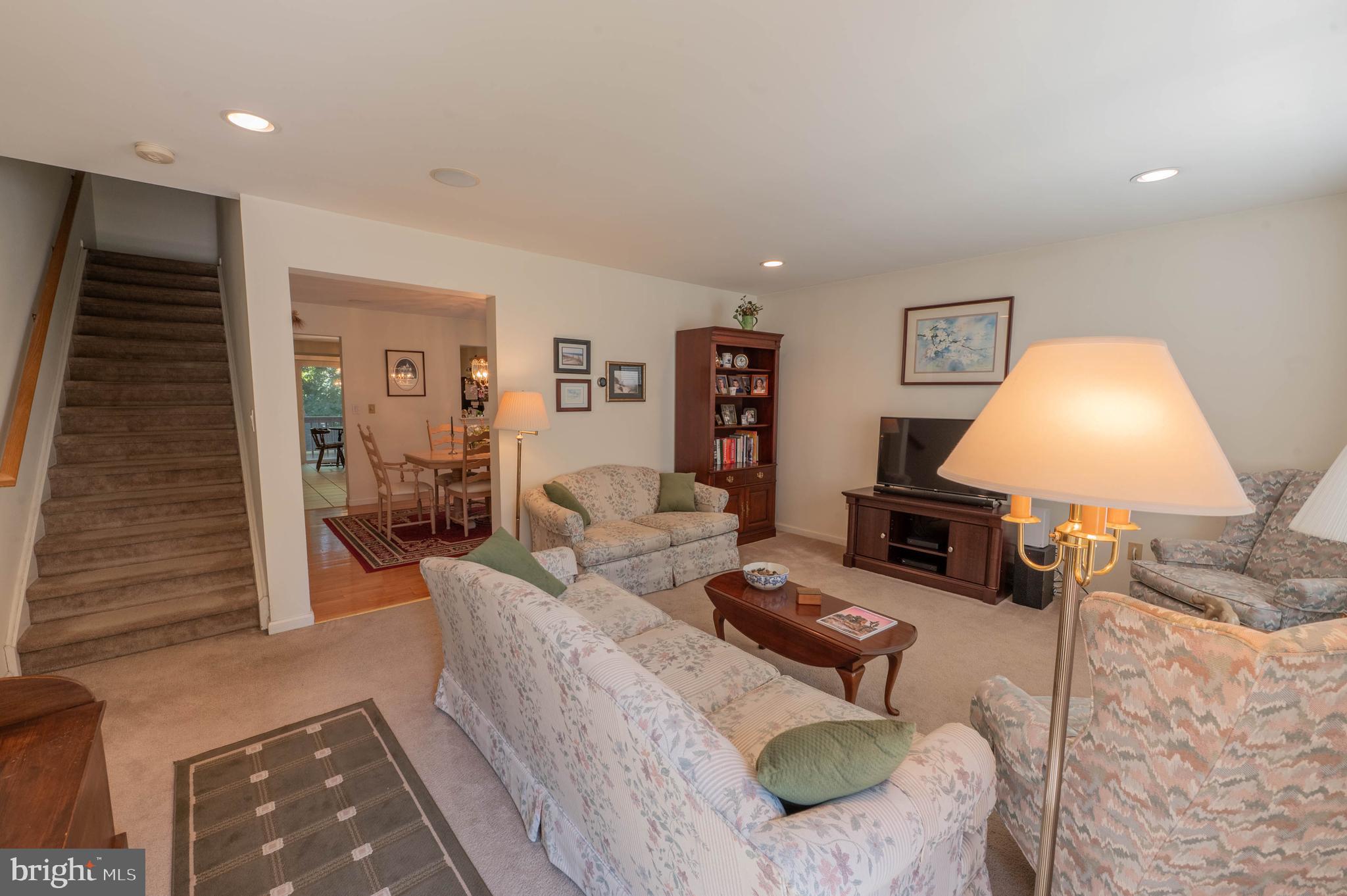 2117 W WALNUT STREET