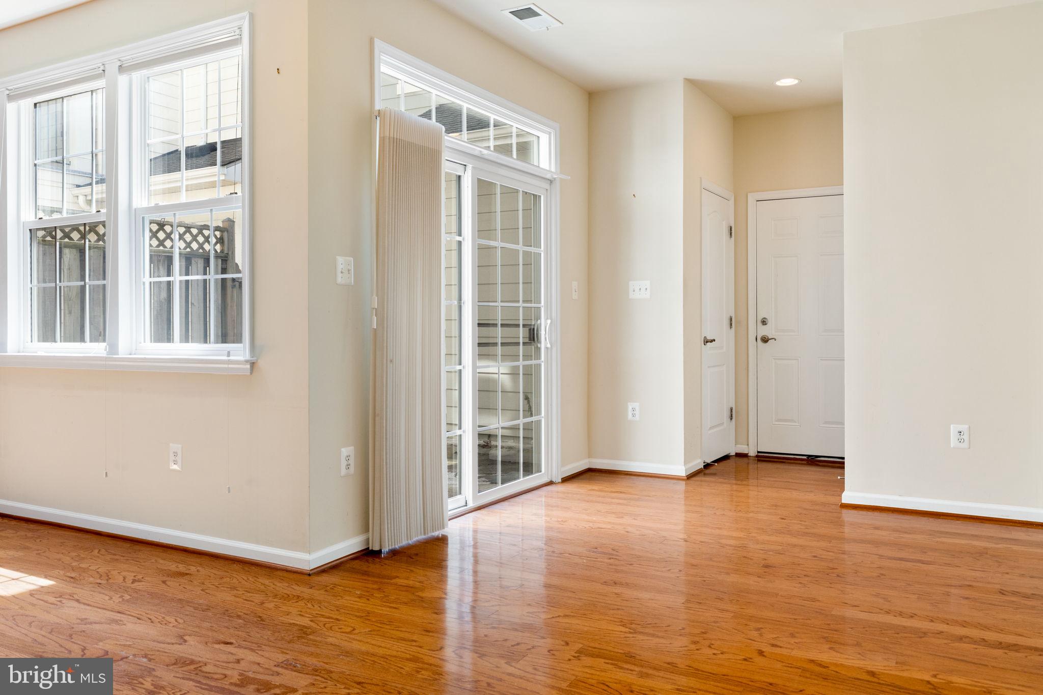 LANSDOWNE TOWN CENTER - Residential