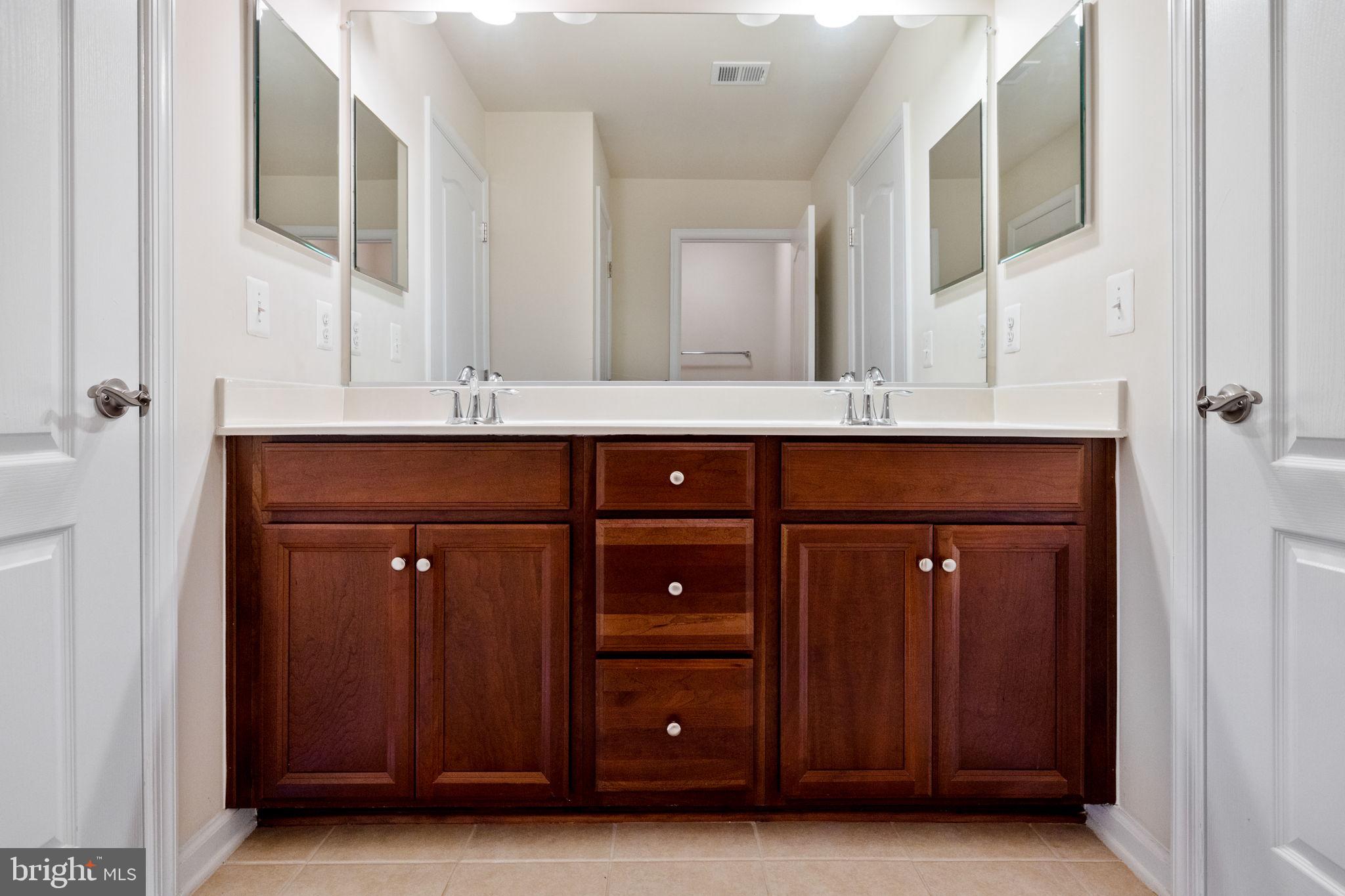 LANSDOWNE TOWN CENTER - Residential