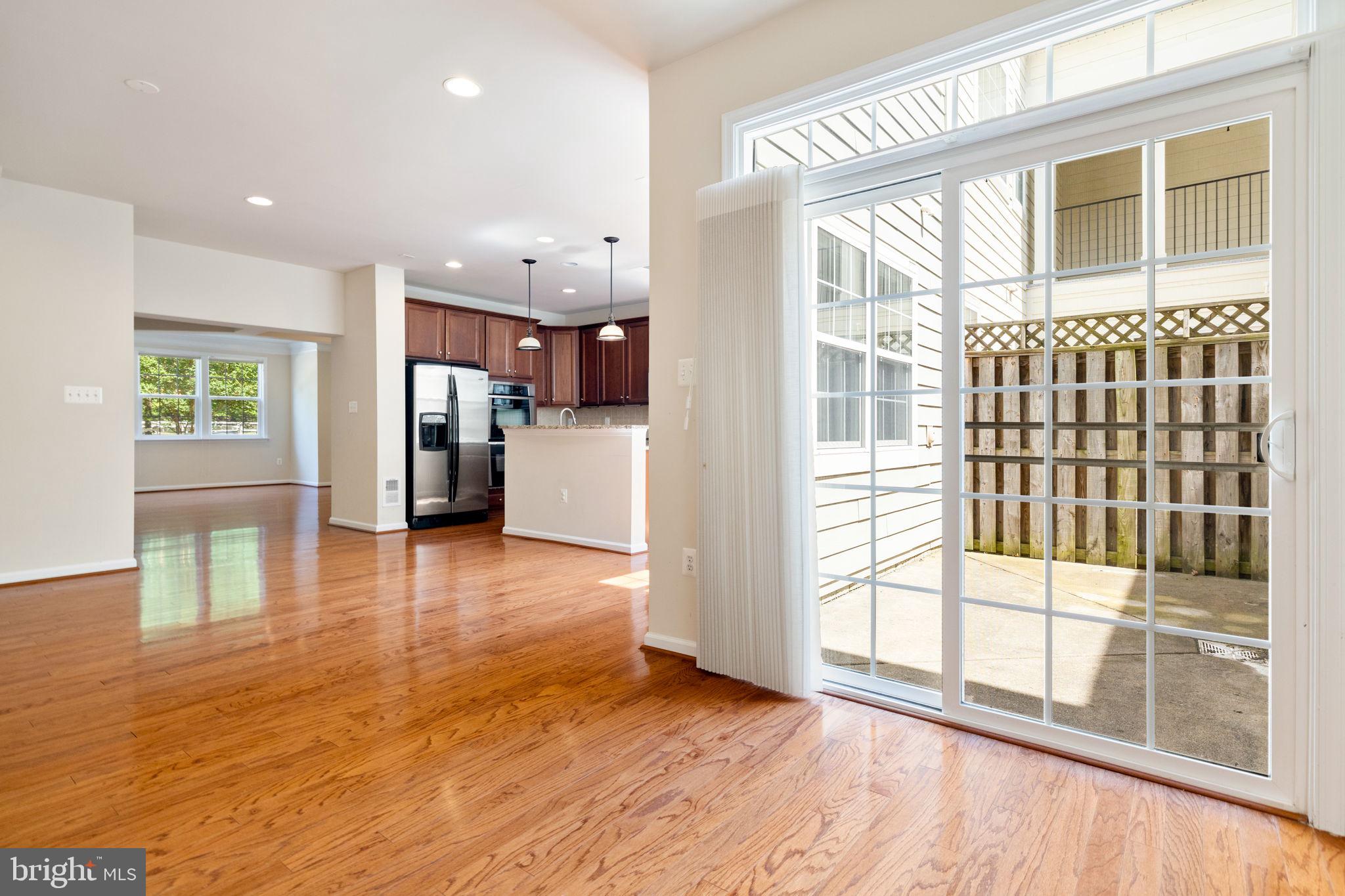 LANSDOWNE TOWN CENTER - Residential