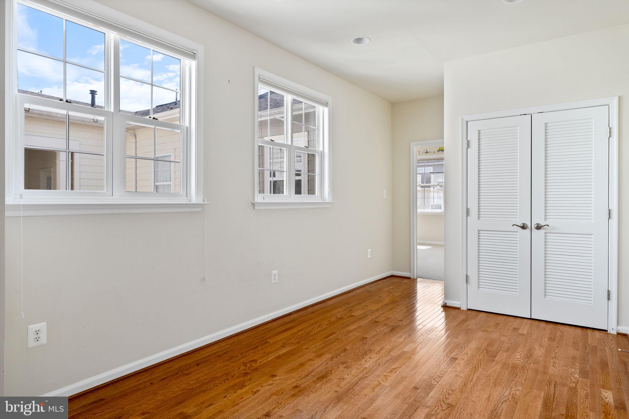 LANSDOWNE TOWN CENTER - Residential