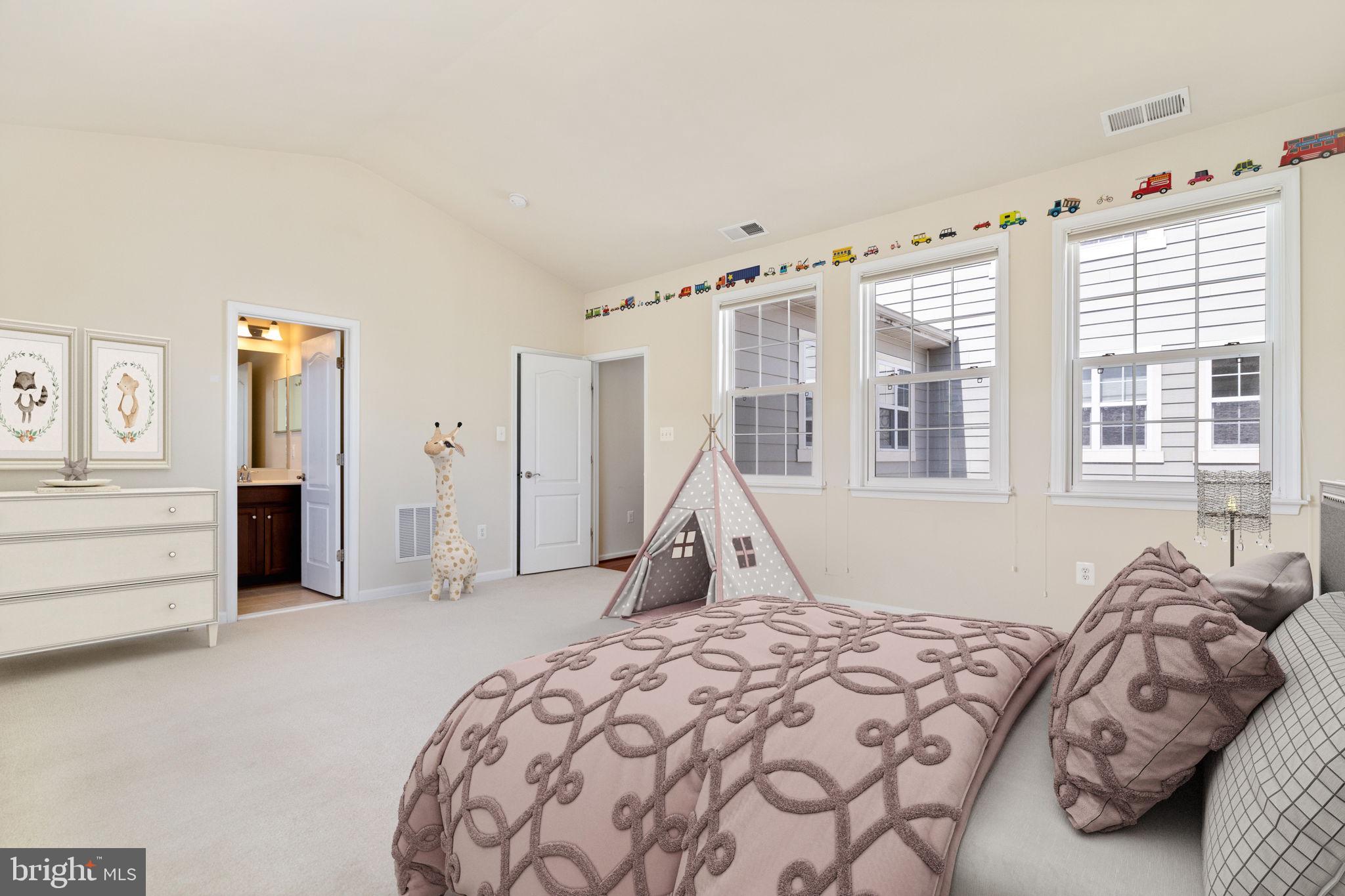 LANSDOWNE TOWN CENTER - Residential