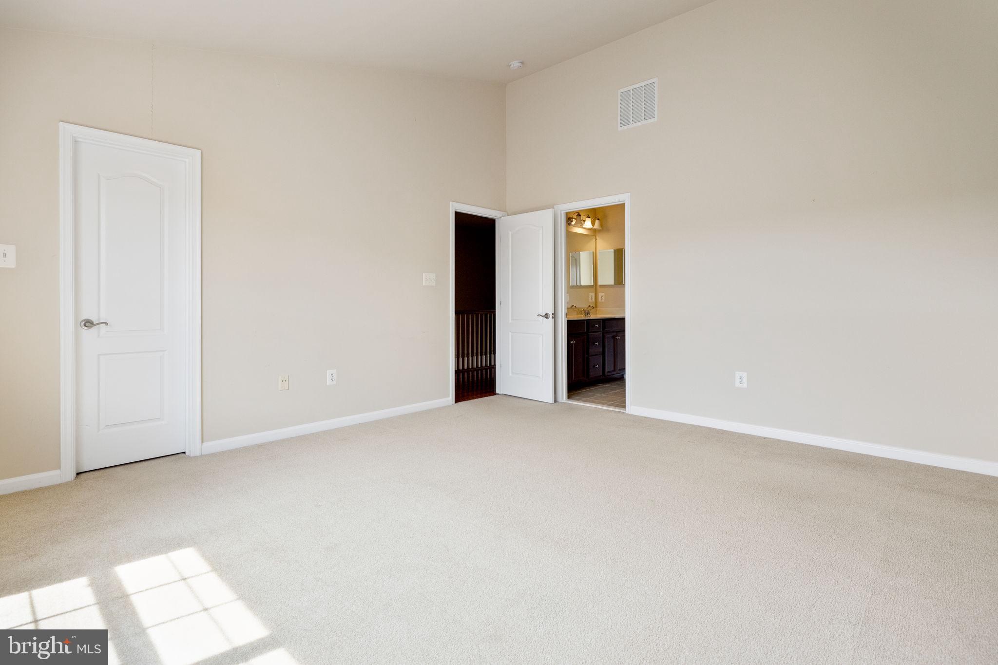 LANSDOWNE TOWN CENTER - Residential