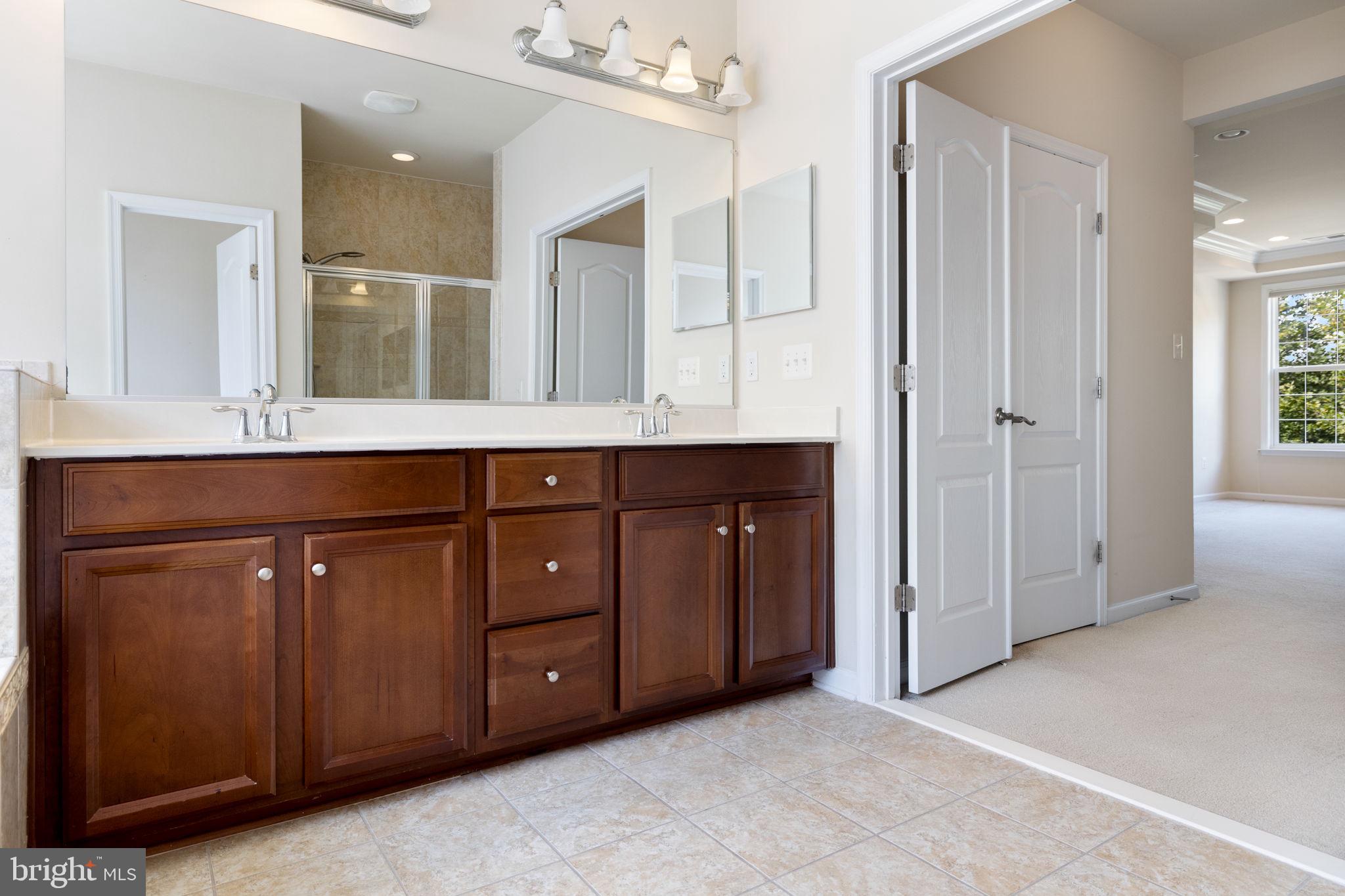 LANSDOWNE TOWN CENTER - Residential