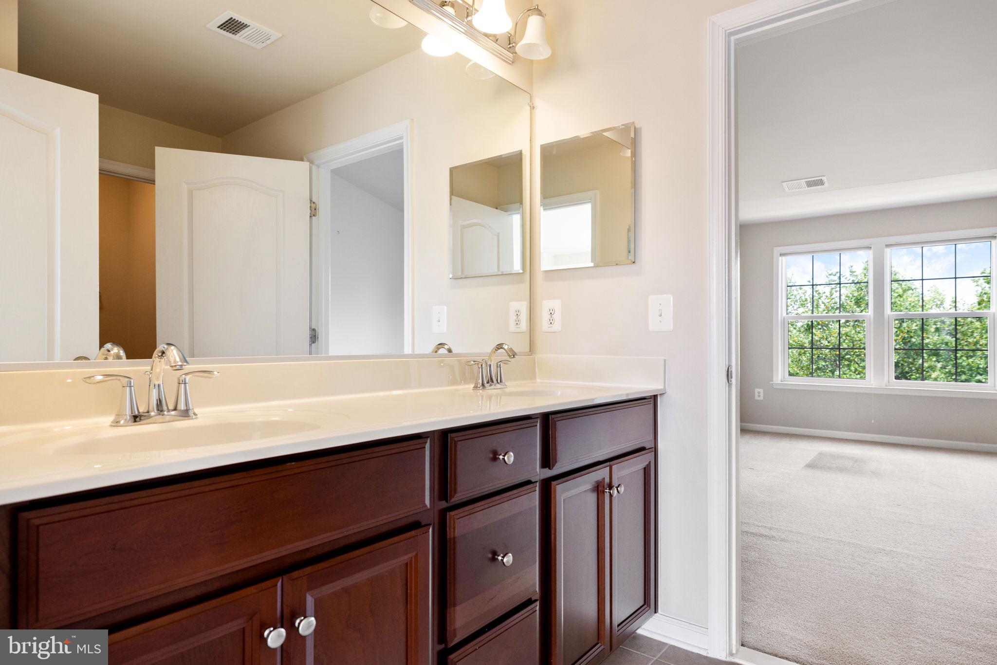 LANSDOWNE TOWN CENTER - Residential