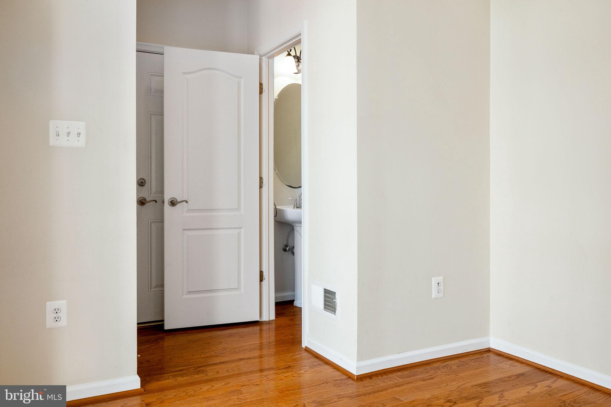 LANSDOWNE TOWN CENTER - Residential