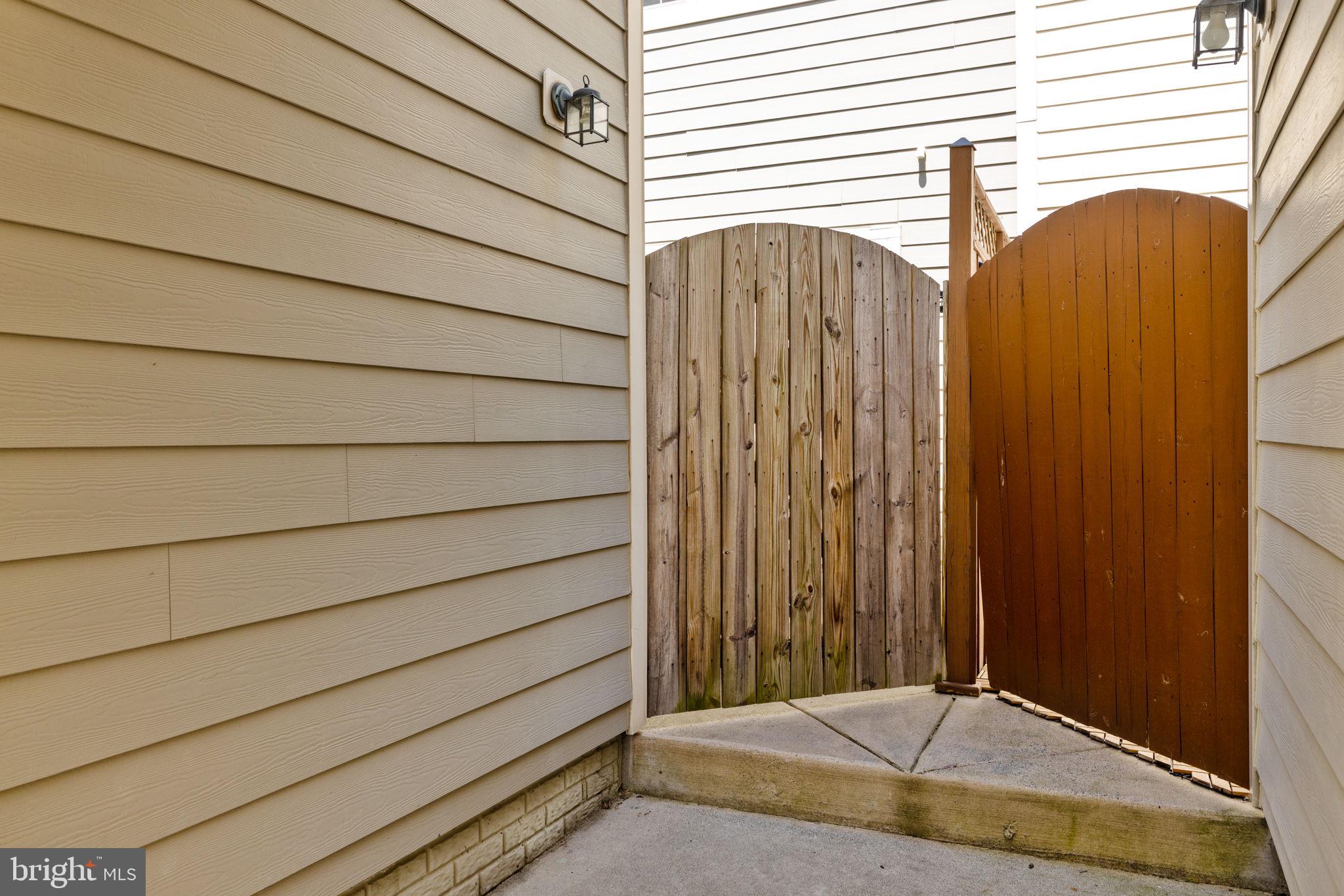 LANSDOWNE TOWN CENTER - Residential