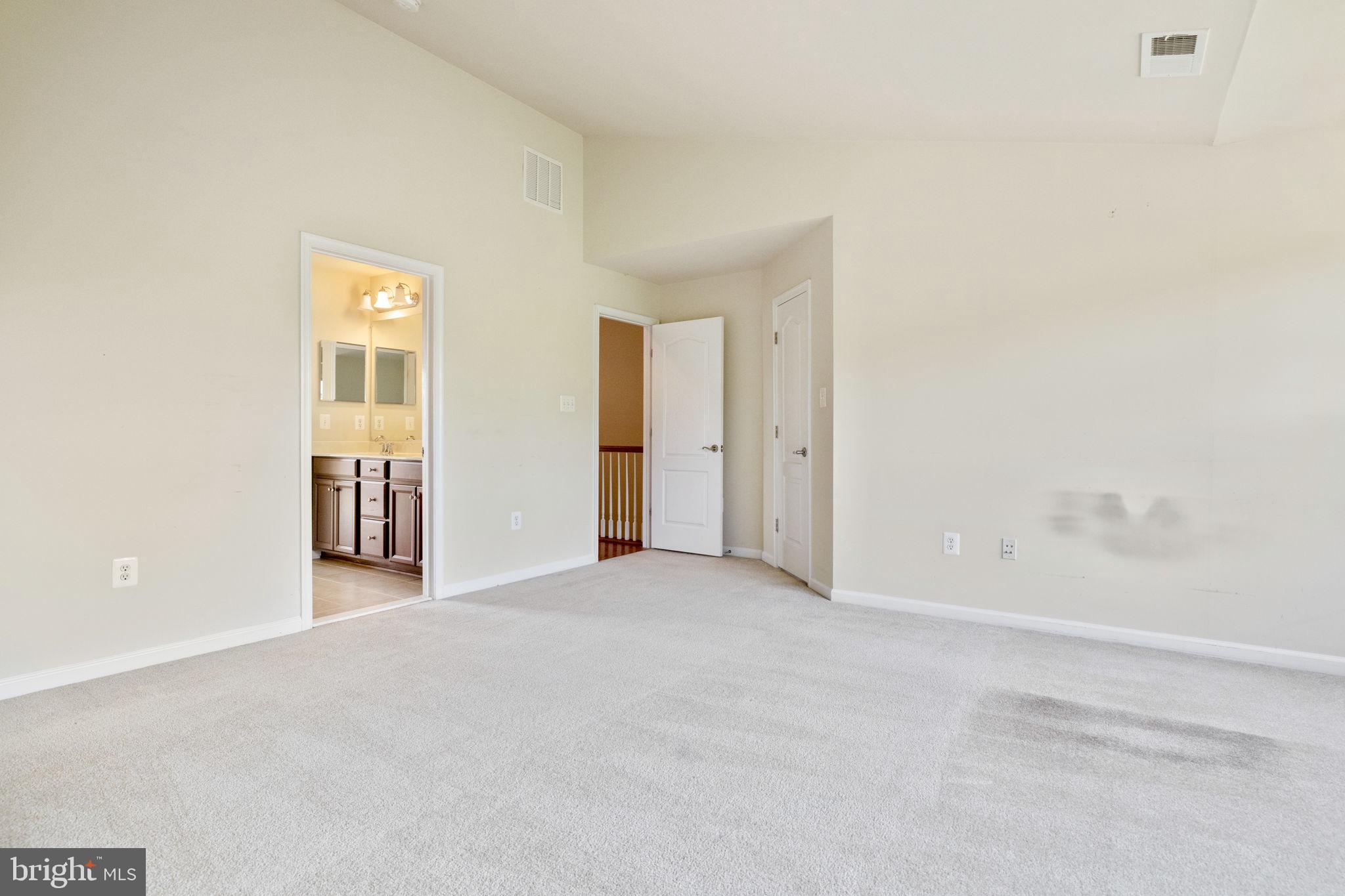 LANSDOWNE TOWN CENTER - Residential