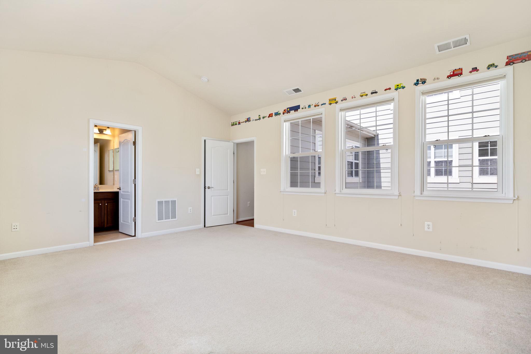 LANSDOWNE TOWN CENTER - Residential