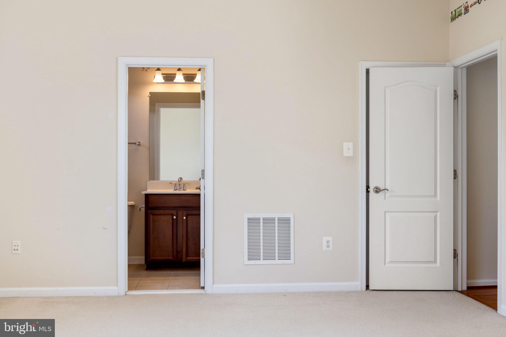 LANSDOWNE TOWN CENTER - Residential