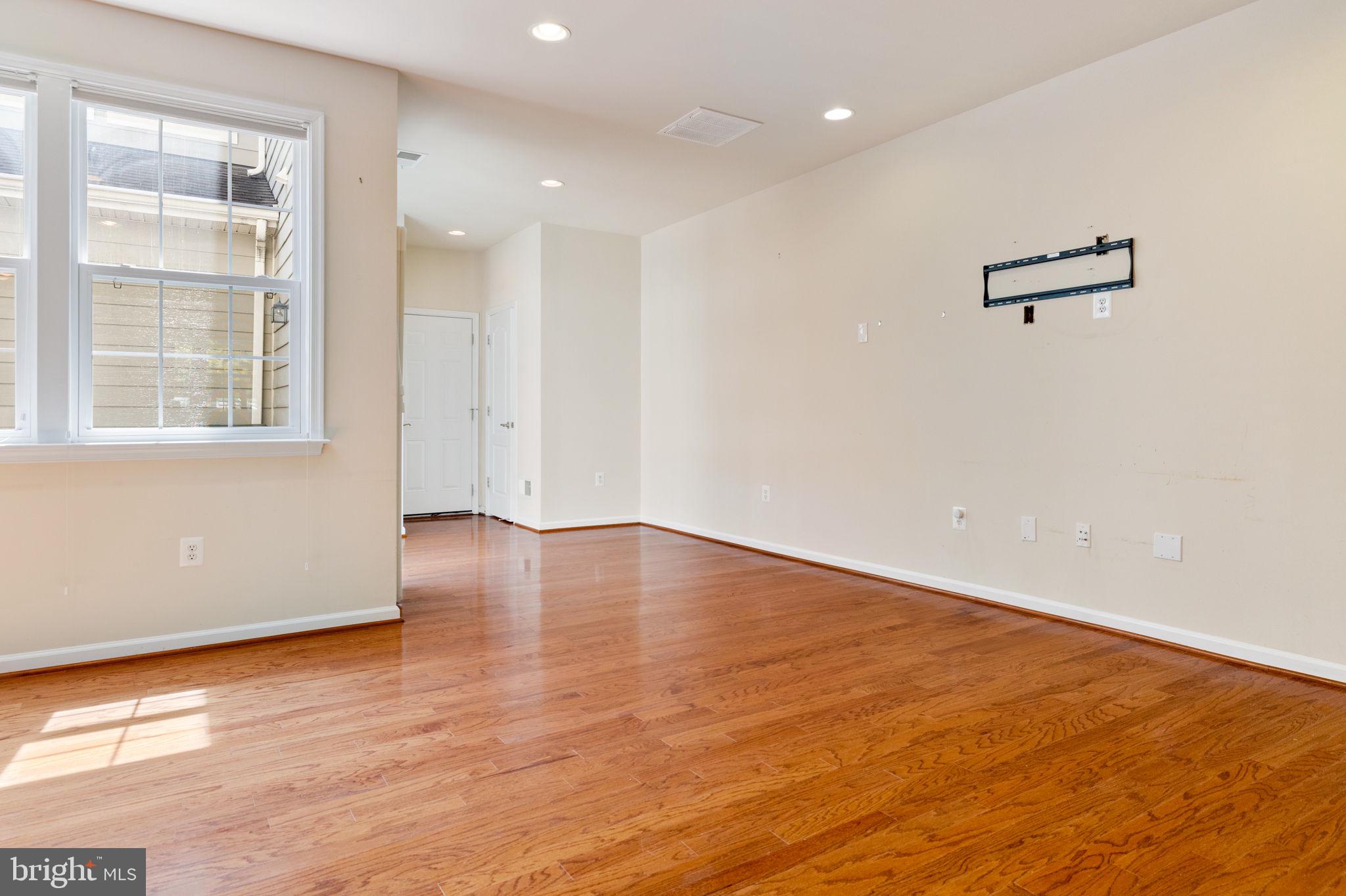 LANSDOWNE TOWN CENTER - Residential