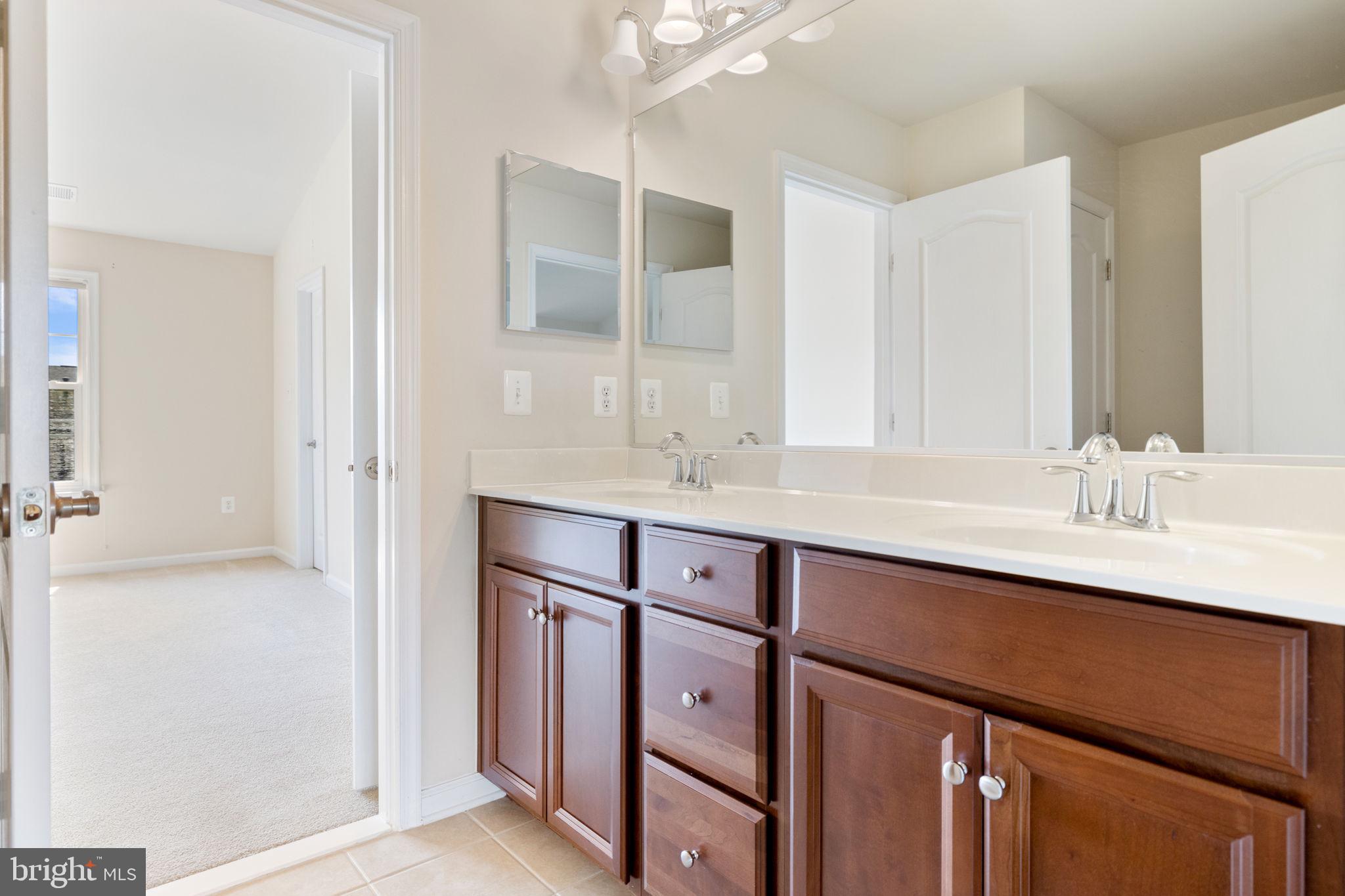 LANSDOWNE TOWN CENTER - Residential