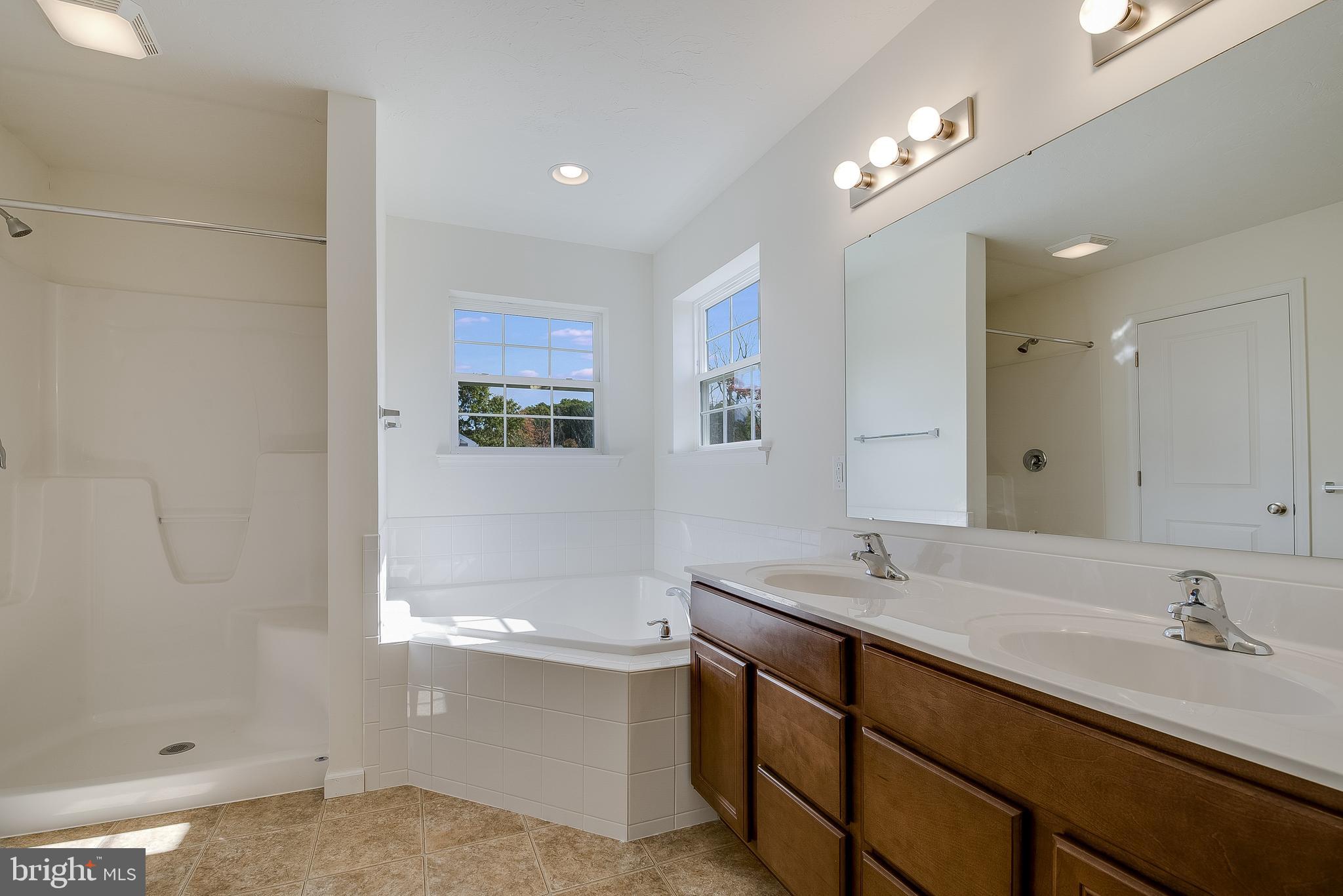 KINGS COURT AT BROWNSTONE - Residential