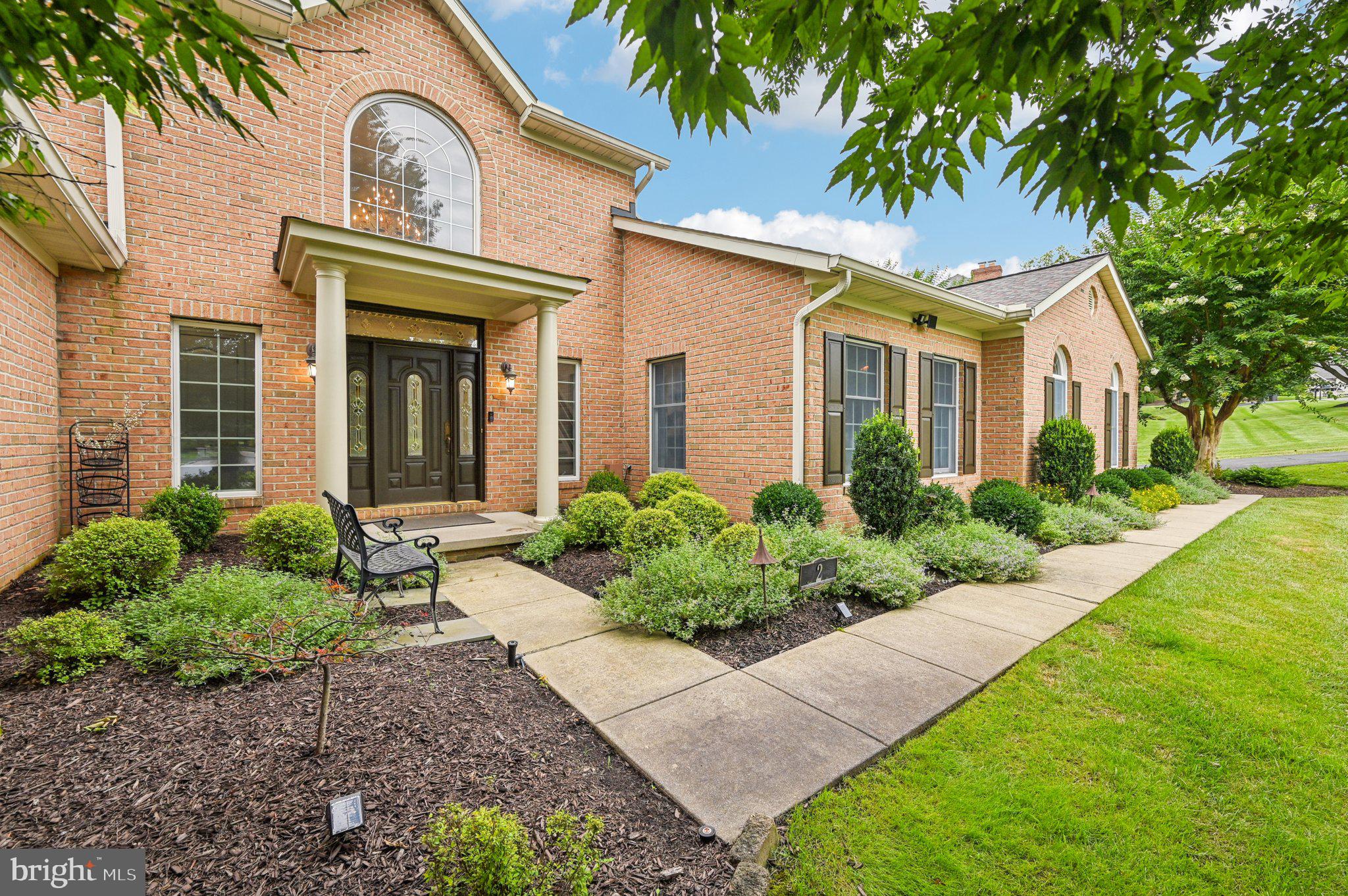 2 HURLINGHAM CT