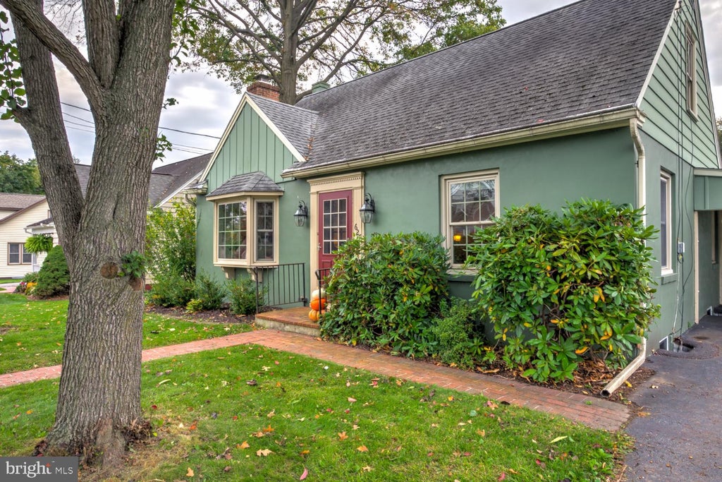 Photo of 627 W High Street, MANHEIM, PA 17545 (MLS # PALA2097248)