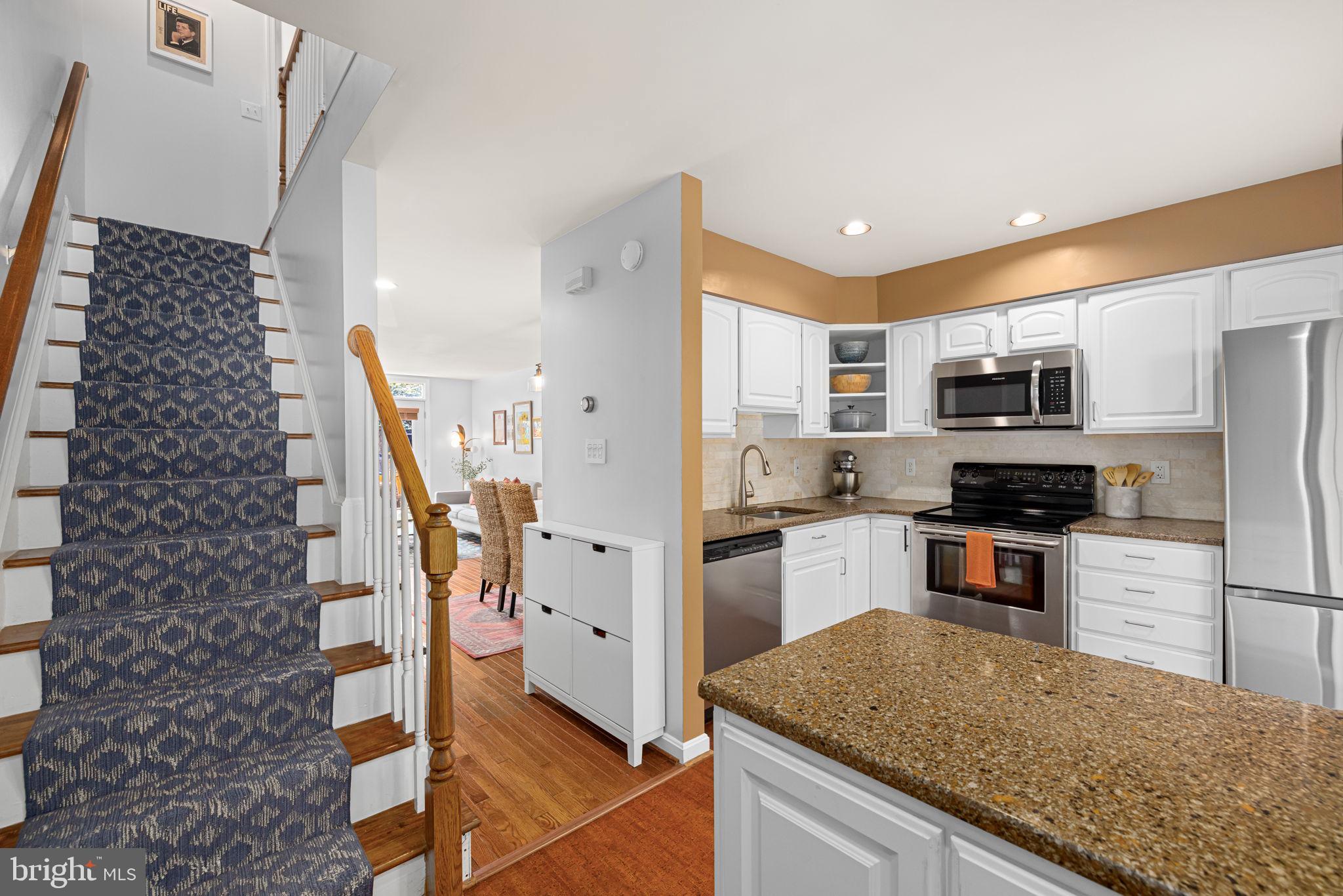 535 COLECROFT COURT