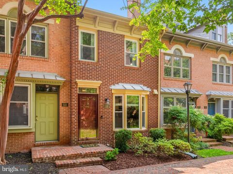 535 COLECROFT COURT ALEXANDRIA VA 22314