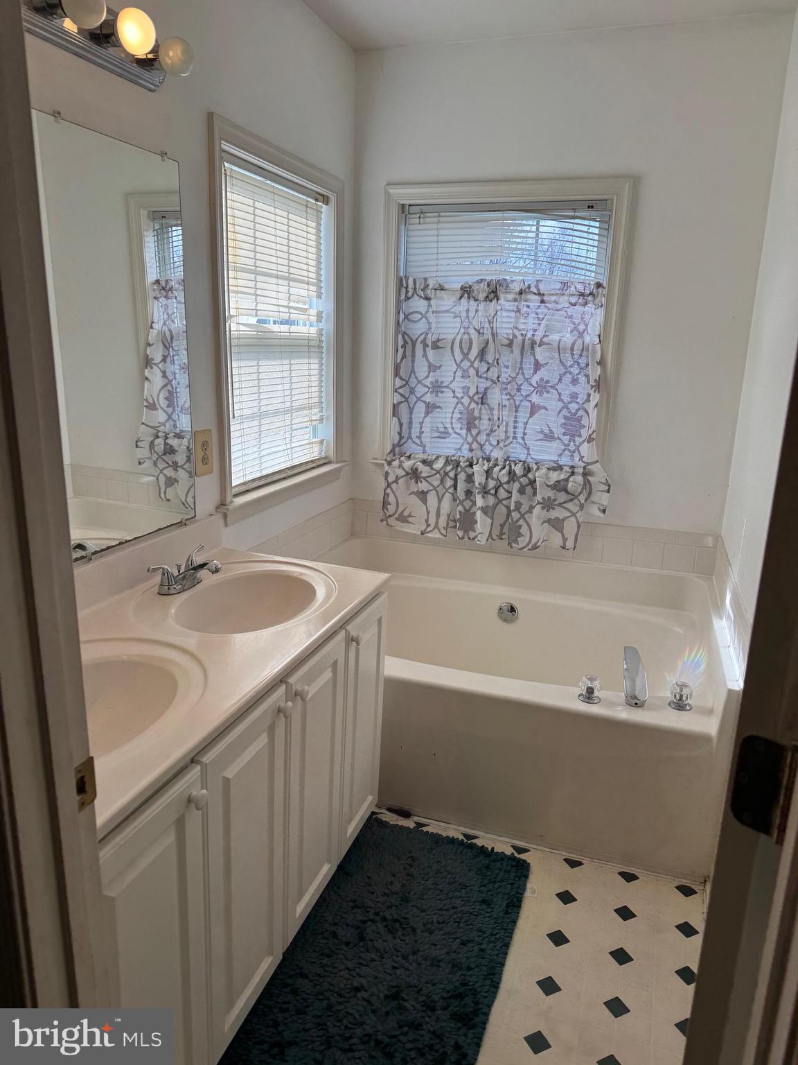 EMERALD FARM - Residential