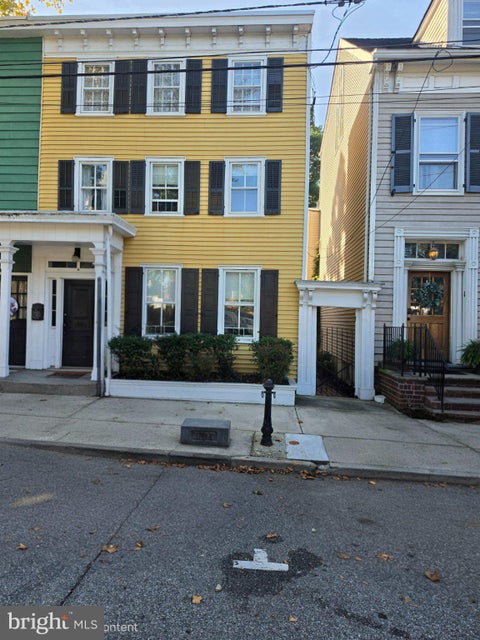 Townhouse For Rent - 9 Walnut Street<br/> Burlington County, BORDENTOWN, NJ 08505